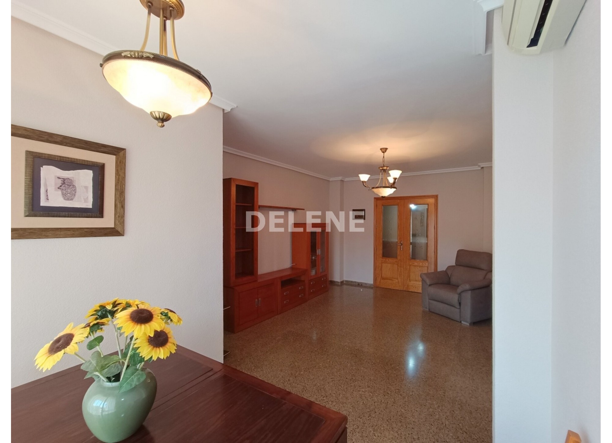 2986 PISO EN ZONA JUAN CARLOS PRIMERO