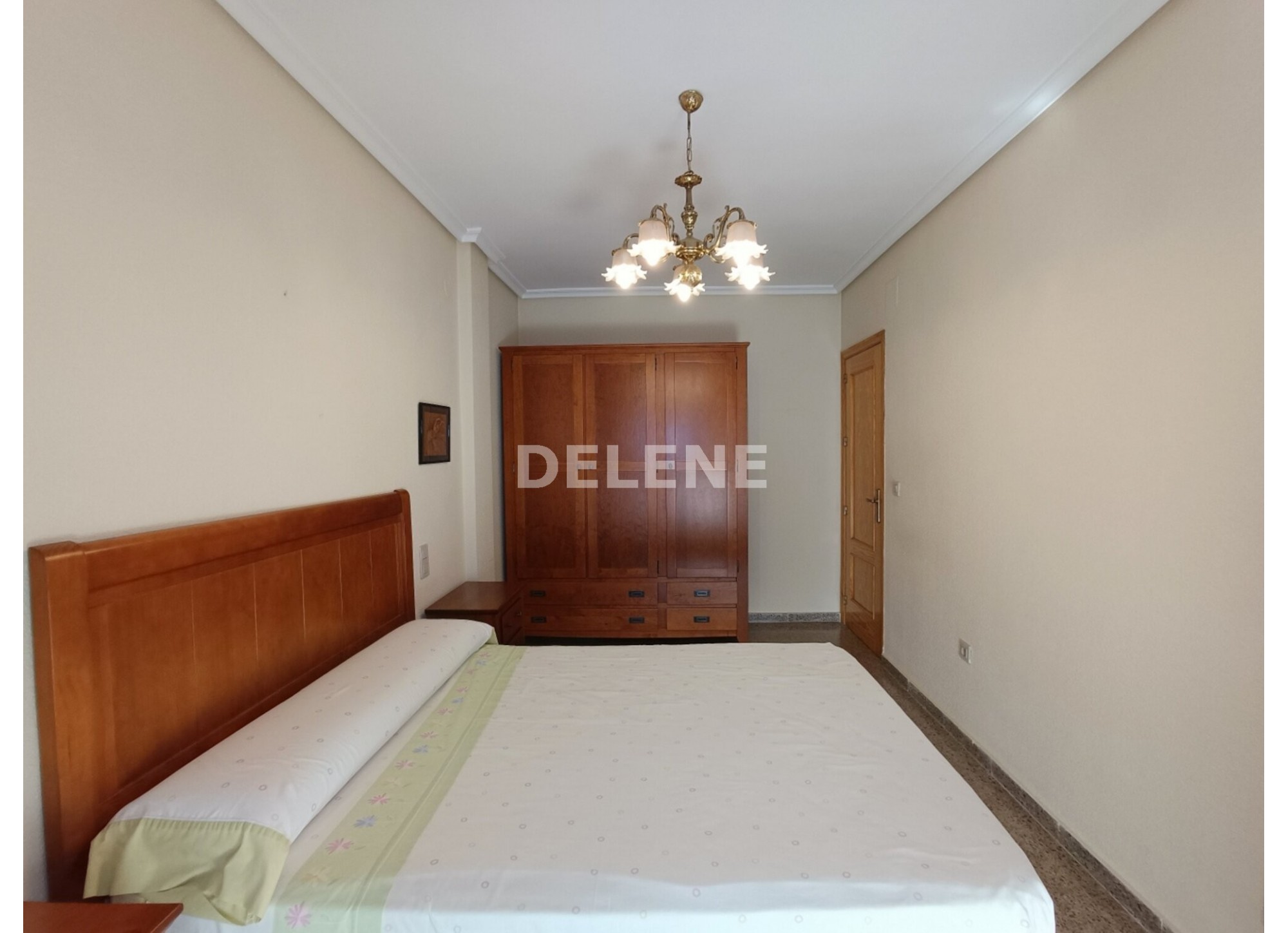 2986 PISO EN ZONA JUAN CARLOS PRIMERO