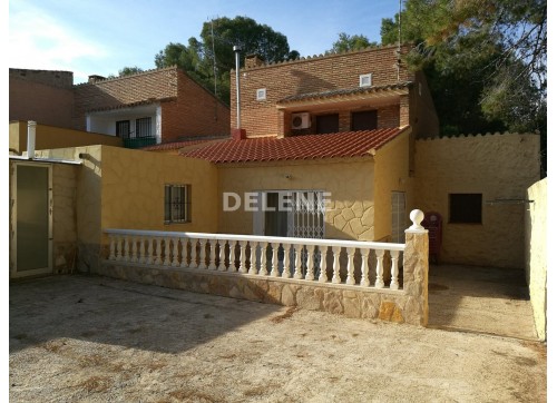 2987 CASA CON PATIO, CAÑADA DE AGRA
