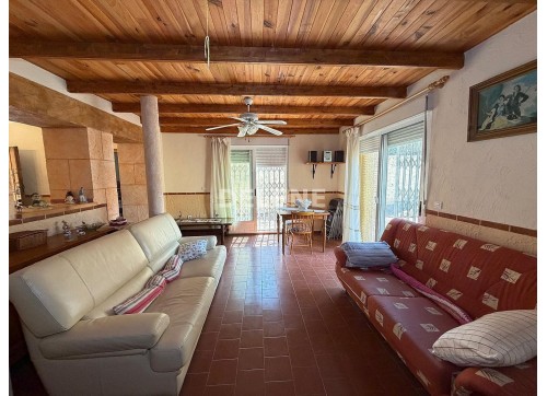 2987 CASA CON PATIO, CAÑADA DE AGRA