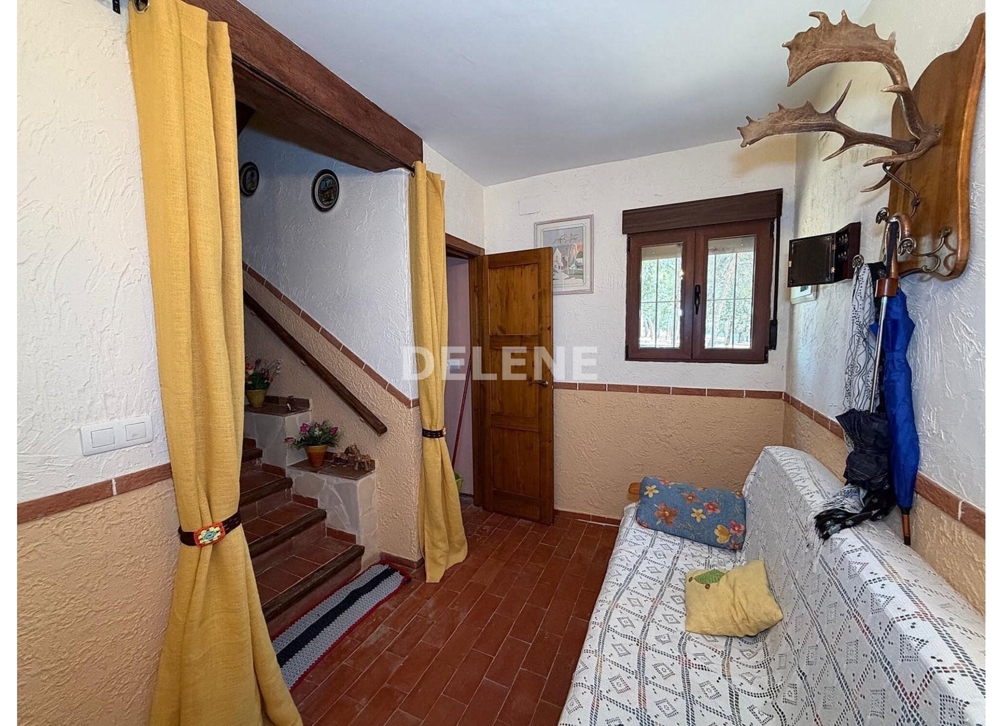 2987 CASA CON PATIO, CAÑADA DE AGRA