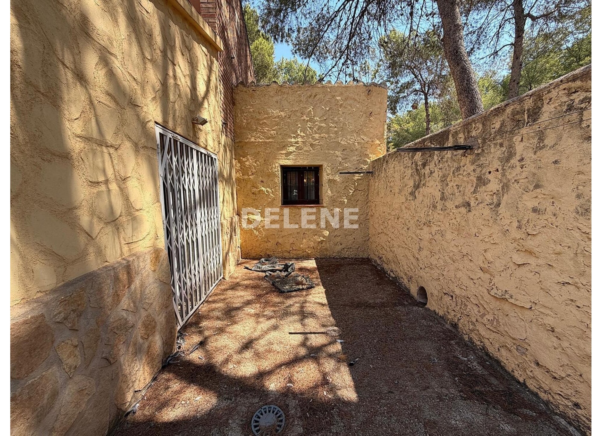 2987 CASA CON PATIO, CAÑADA DE AGRA