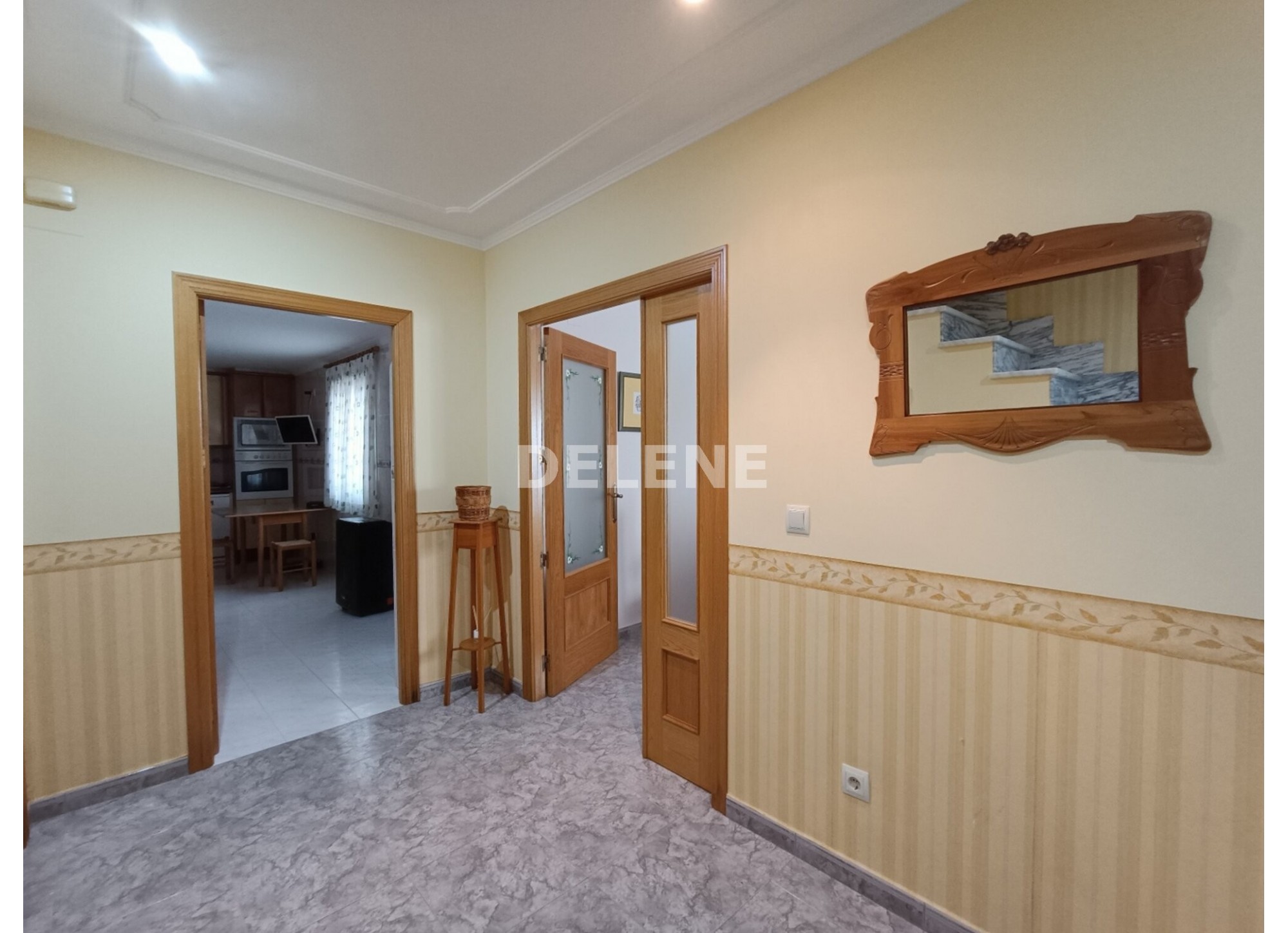 CASA CON PATIO Y TERRAZA, BARRIO DEL PINO