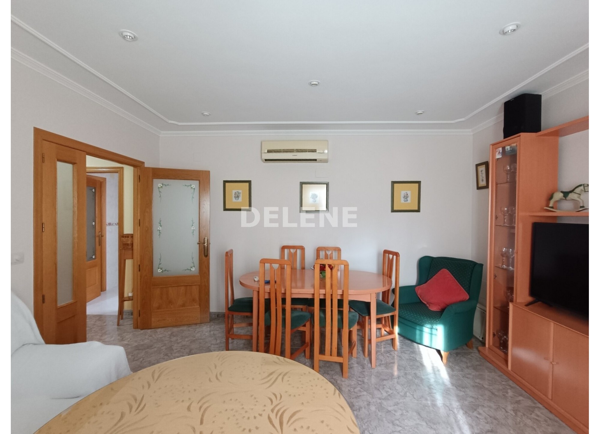 CASA CON PATIO Y TERRAZA, BARRIO DEL PINO