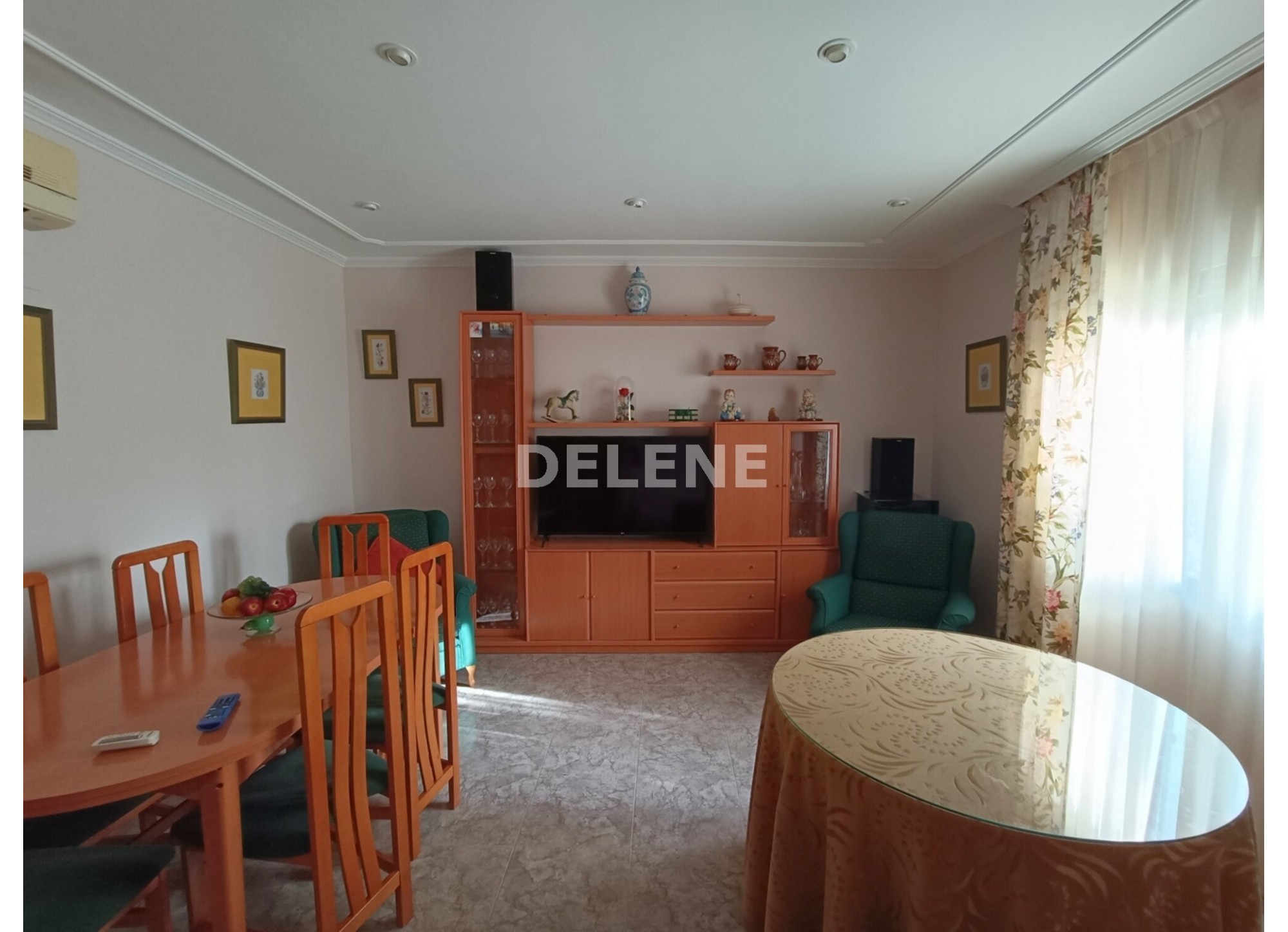 CASA CON PATIO Y TERRAZA, BARRIO DEL PINO