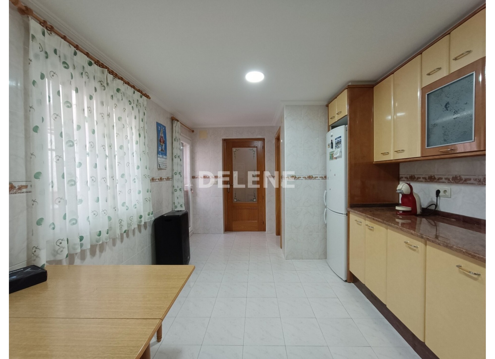CASA CON PATIO Y TERRAZA, BARRIO DEL PINO