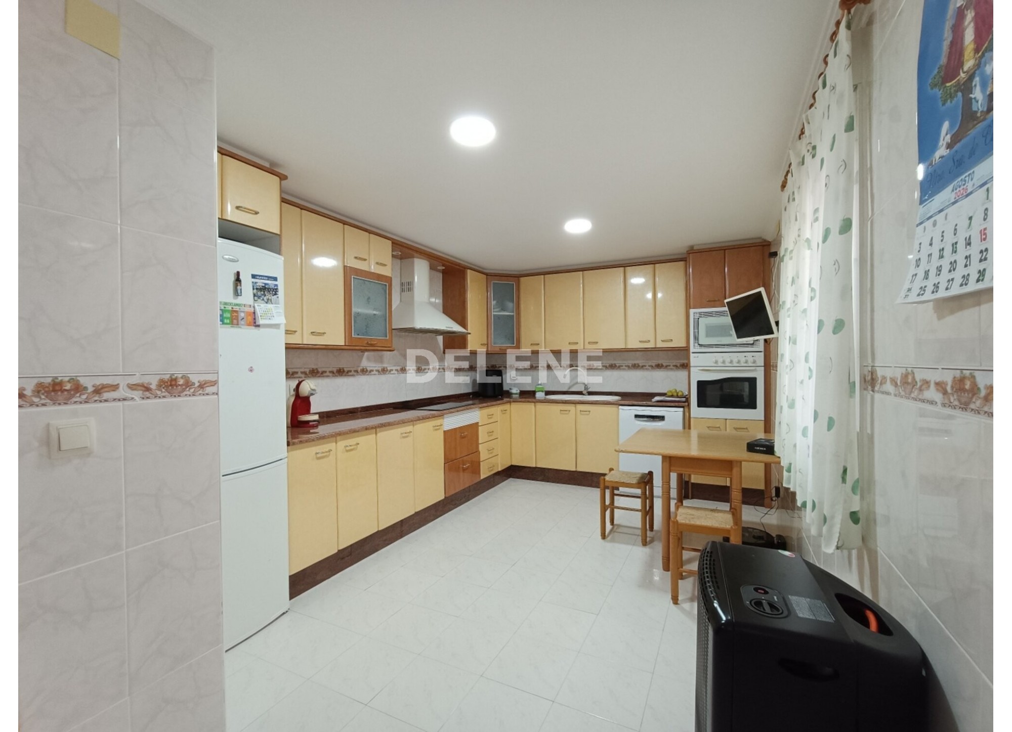 CASA CON PATIO Y TERRAZA, BARRIO DEL PINO