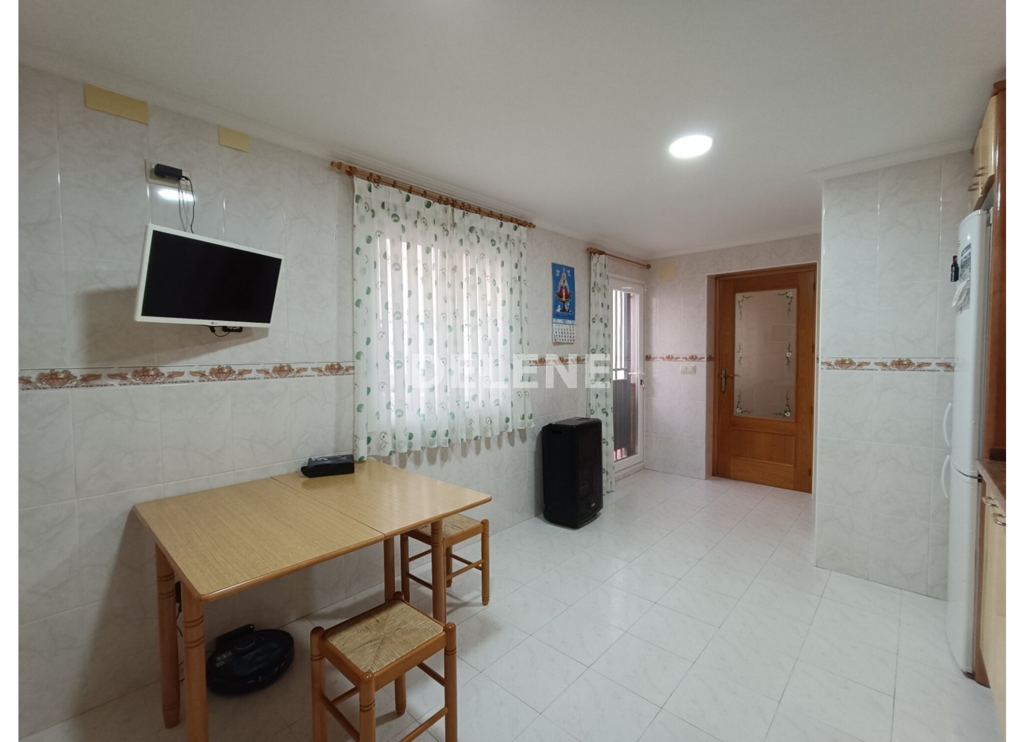 CASA CON PATIO Y TERRAZA, BARRIO DEL PINO