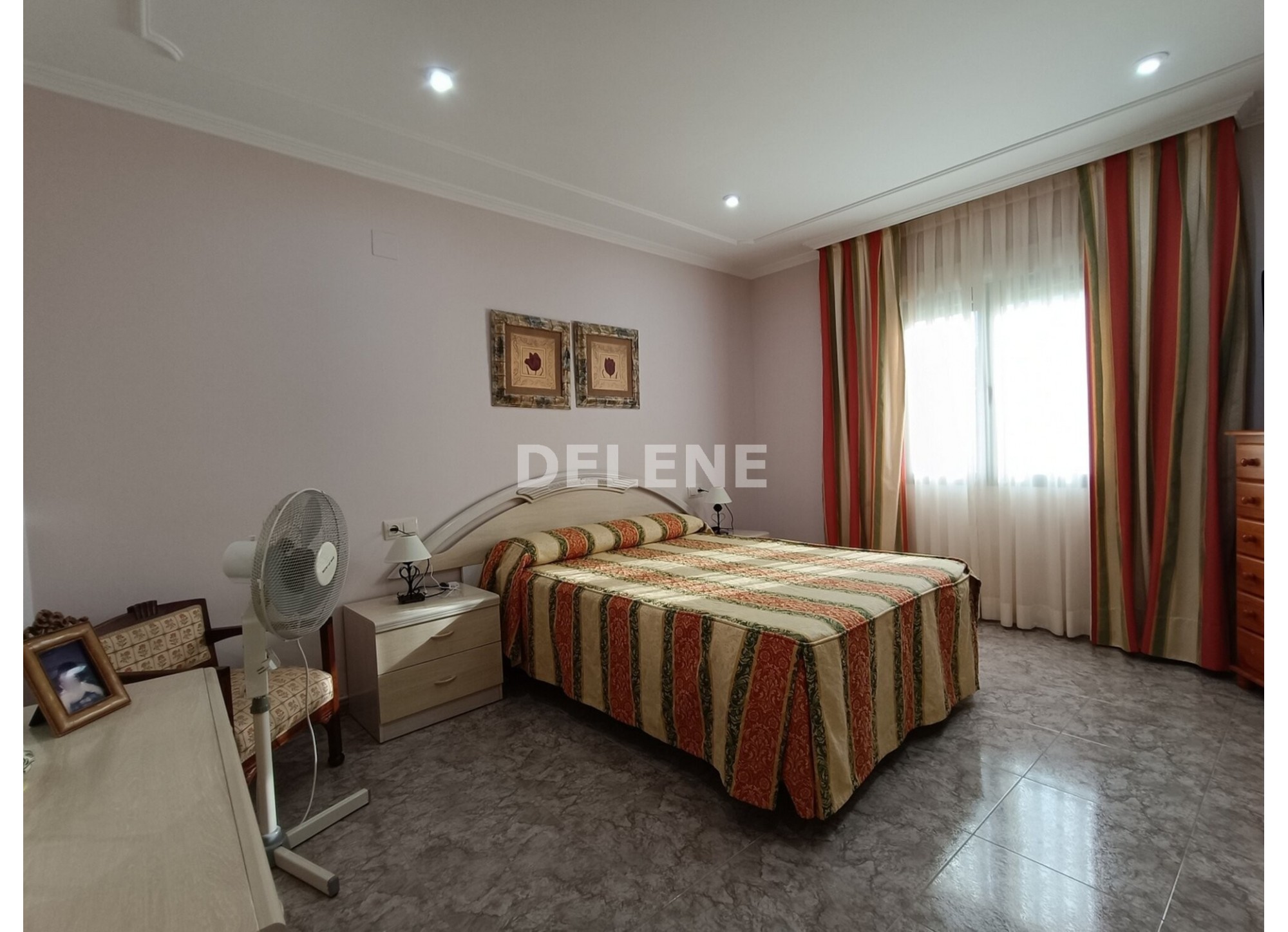 CASA CON PATIO Y TERRAZA, BARRIO DEL PINO
