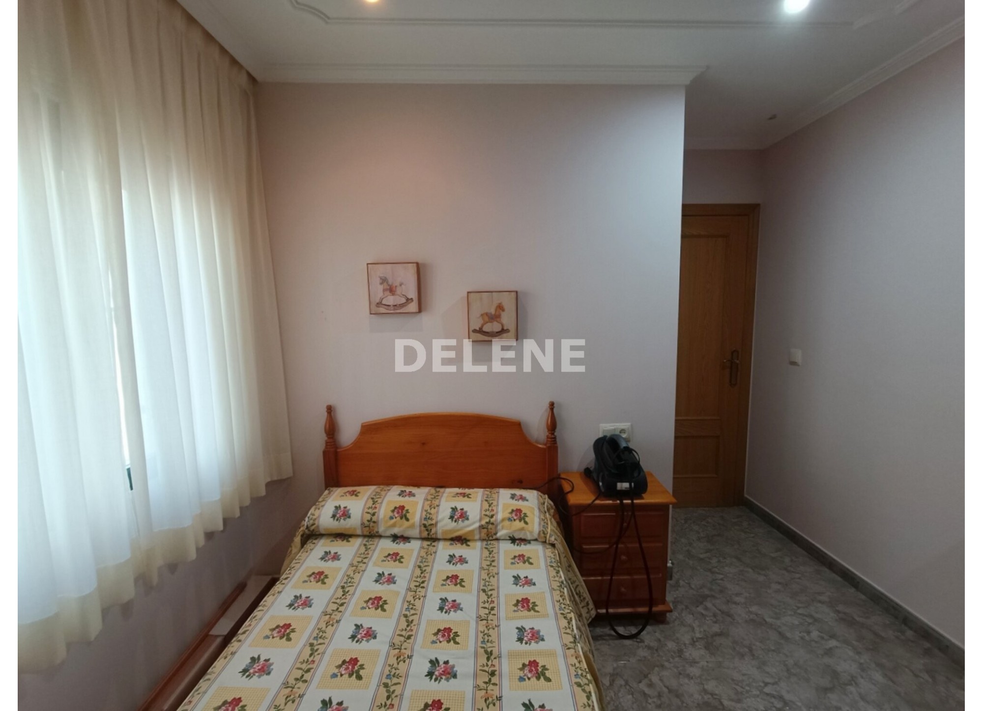 CASA CON PATIO Y TERRAZA, BARRIO DEL PINO