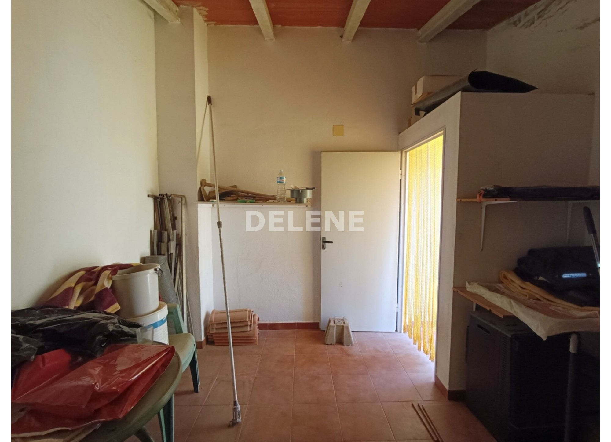CASA CON PATIO Y TERRAZA, BARRIO DEL PINO