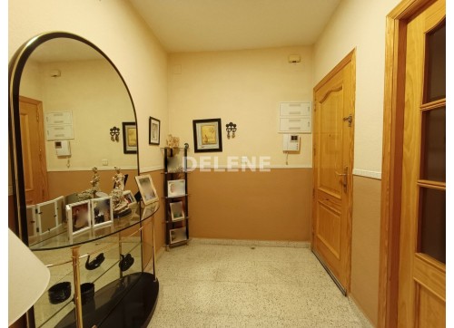 2995 PISO CON BALCON Y TERRAZA, ZONA MERCADONA