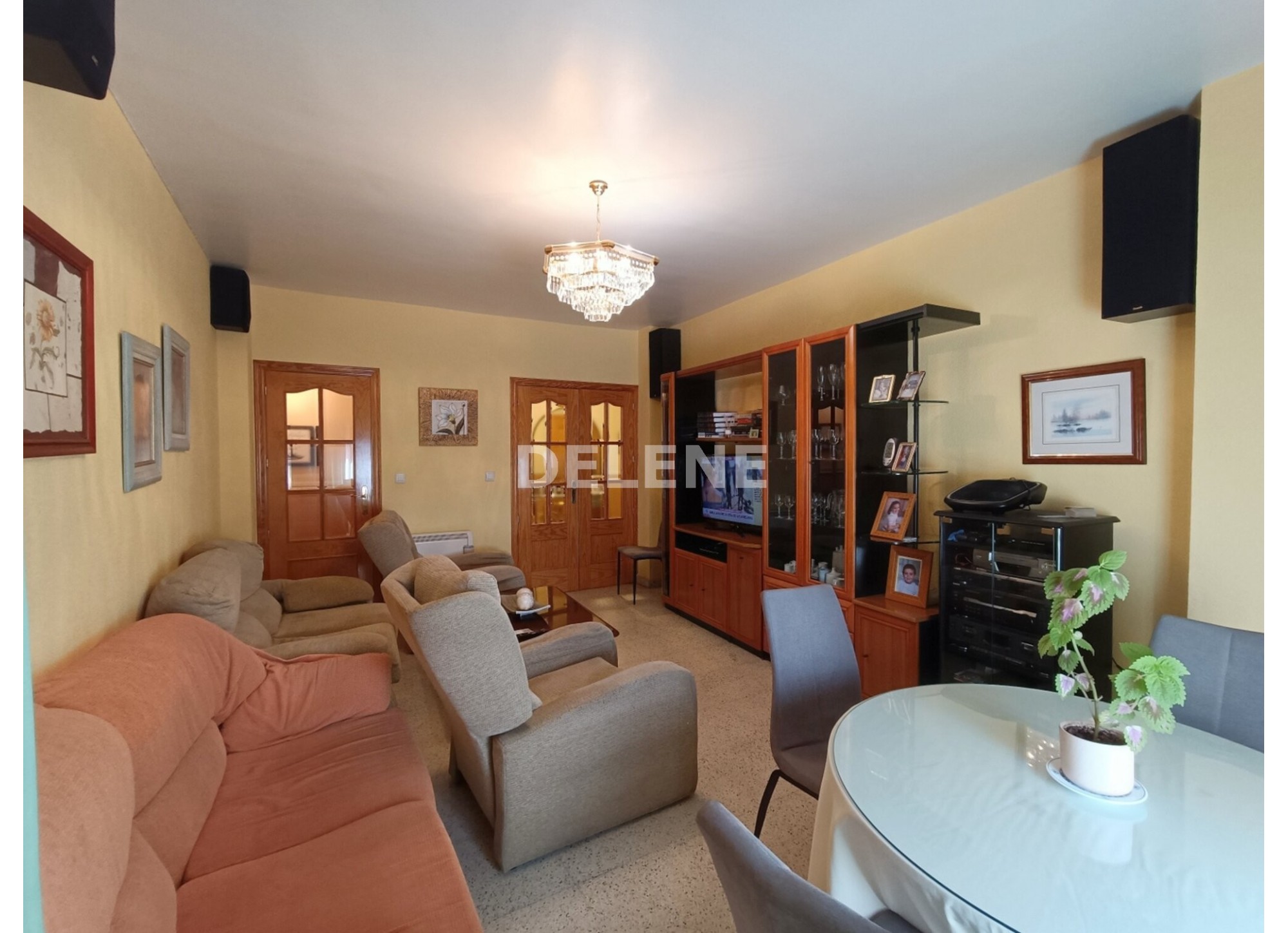 2995 PISO CON BALCON Y TERRAZA, ZONA MERCADONA