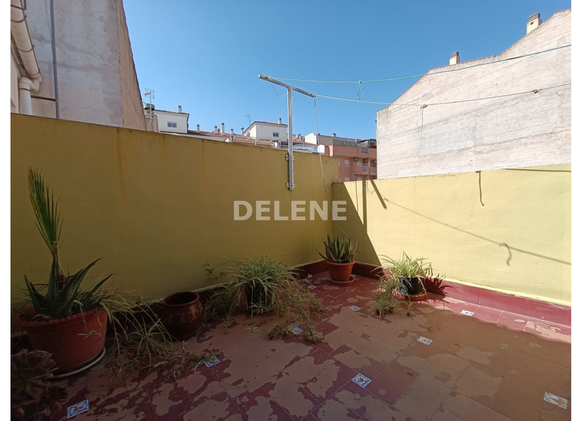 2995 PISO CON BALCON Y TERRAZA, ZONA MERCADONA