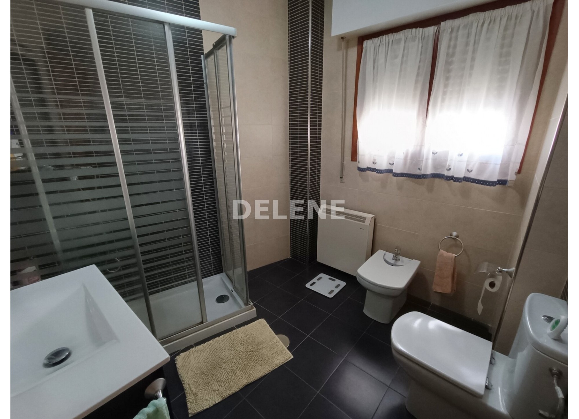 2995 PISO CON BALCON Y TERRAZA, ZONA MERCADONA