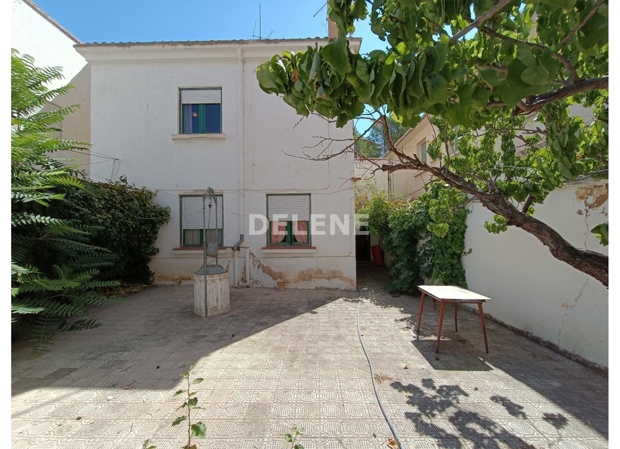 3004 CASA CON PATIO, ZONA PARQUE