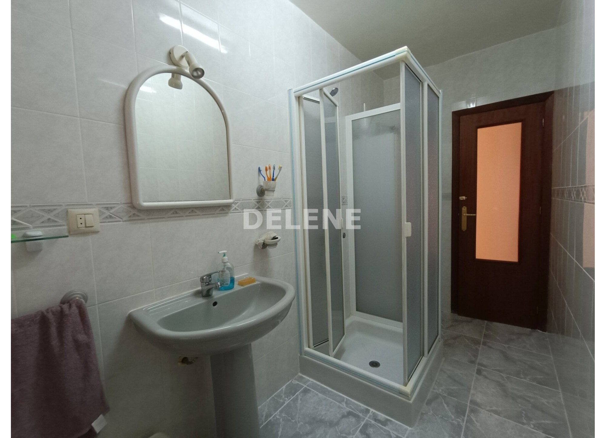 3018 PISO ZONA PISCINA CUBIERTA