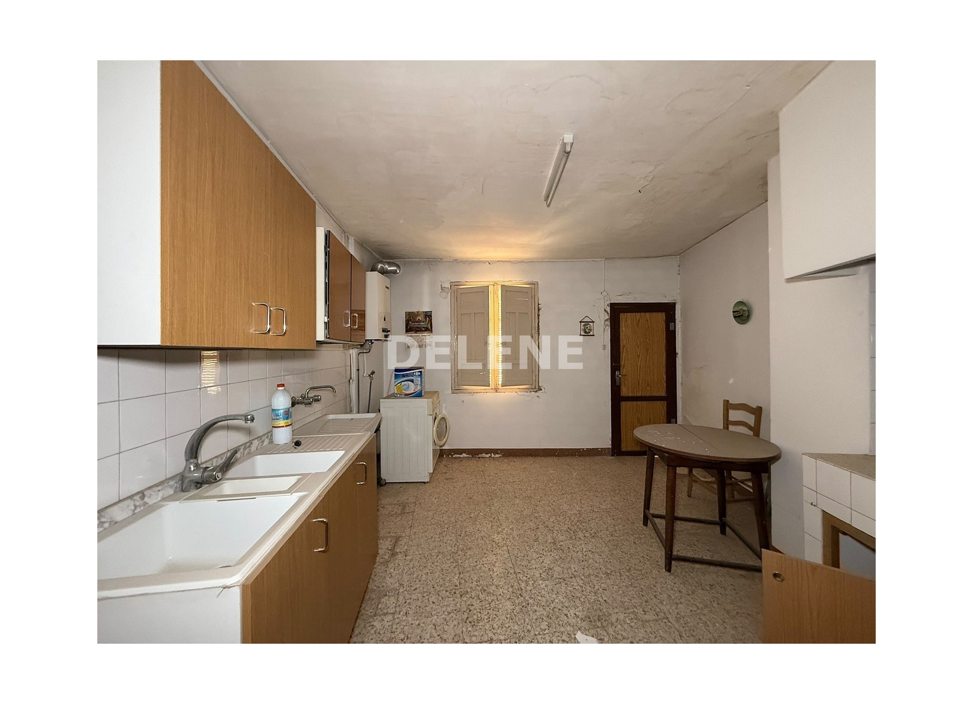 3027 CASA CON LOCAL ZONA CRUZ DE LOS CAIDOS