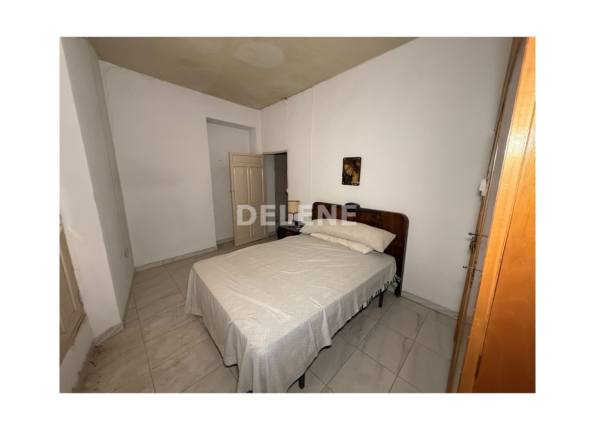 3027 CASA CON LOCAL ZONA CRUZ DE LOS CAIDOS