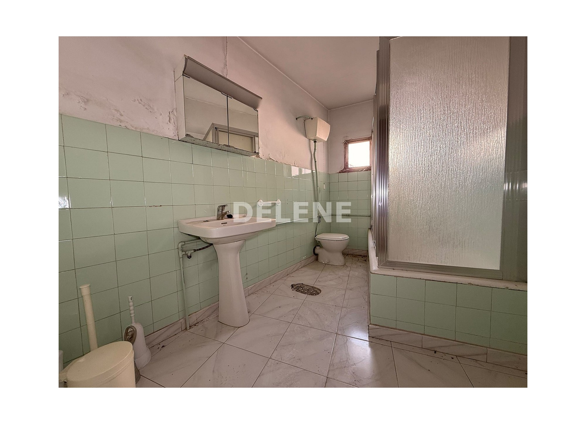 3027 CASA CON LOCAL ZONA CRUZ DE LOS CAIDOS