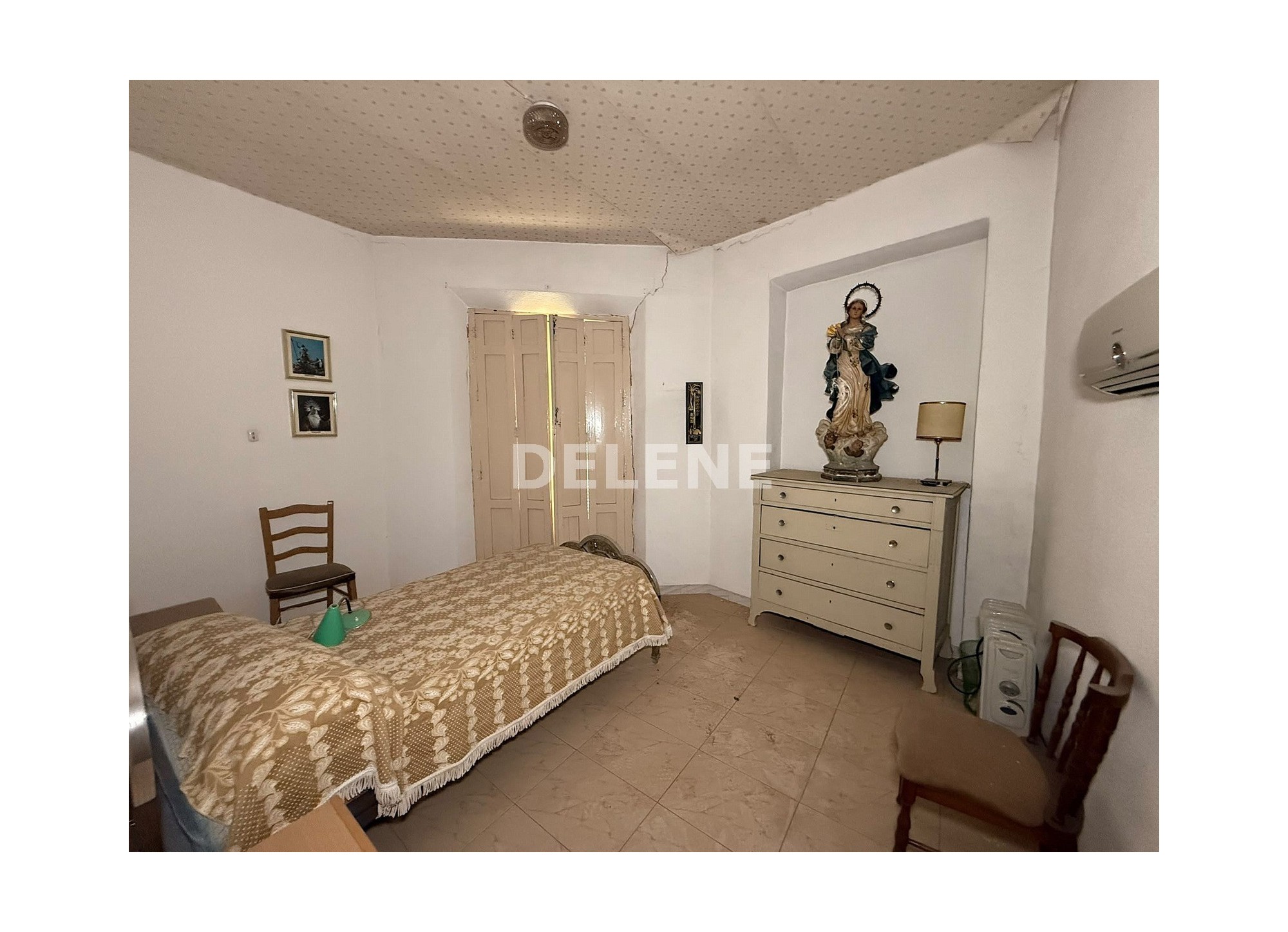 3027 CASA CON LOCAL ZONA CRUZ DE LOS CAIDOS