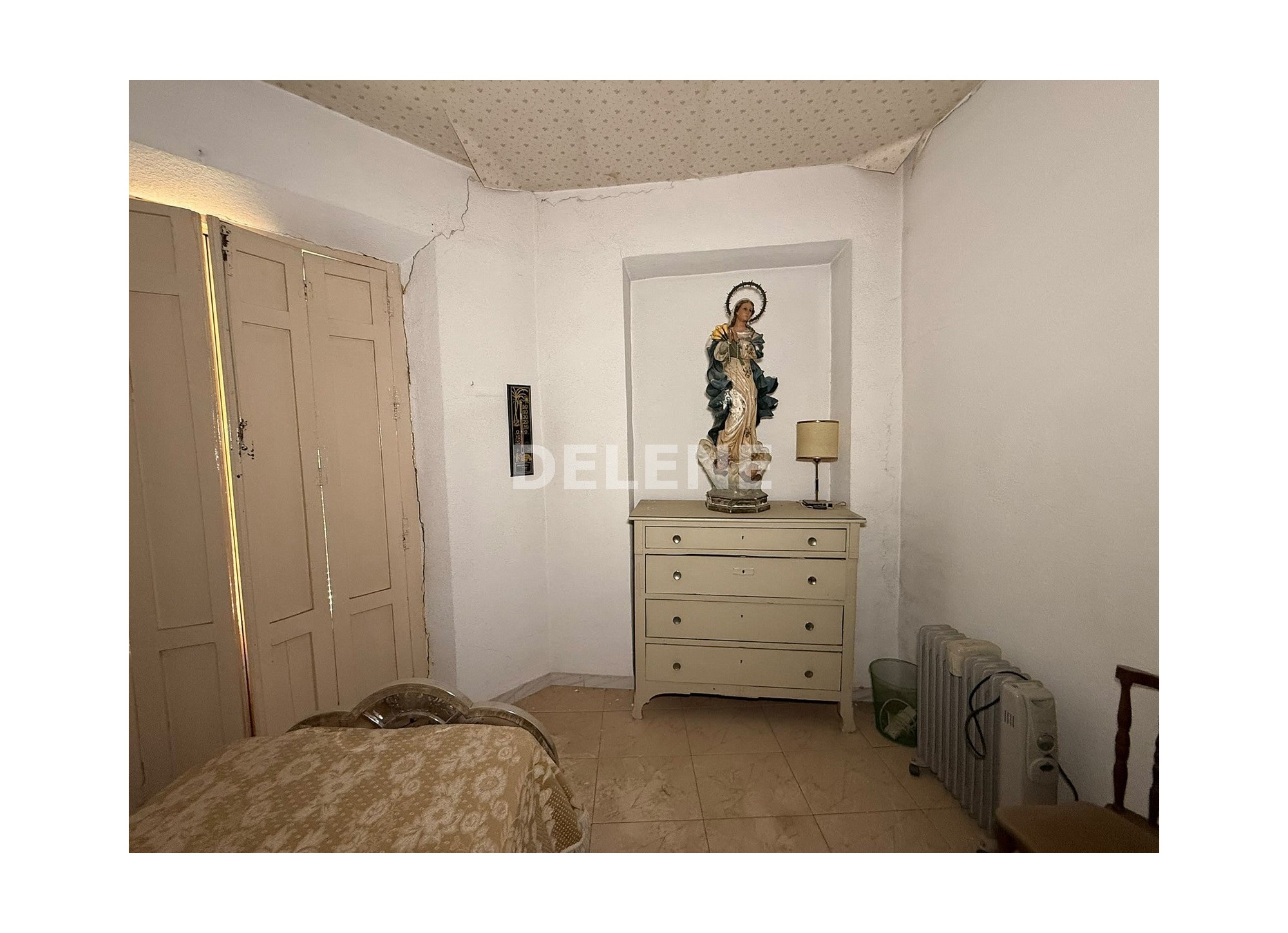 3027 CASA CON LOCAL ZONA CRUZ DE LOS CAIDOS