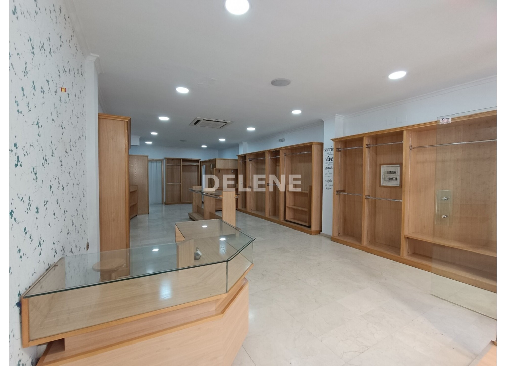 3032 LOCAL EN ZONA LOPEZ DEL ORO