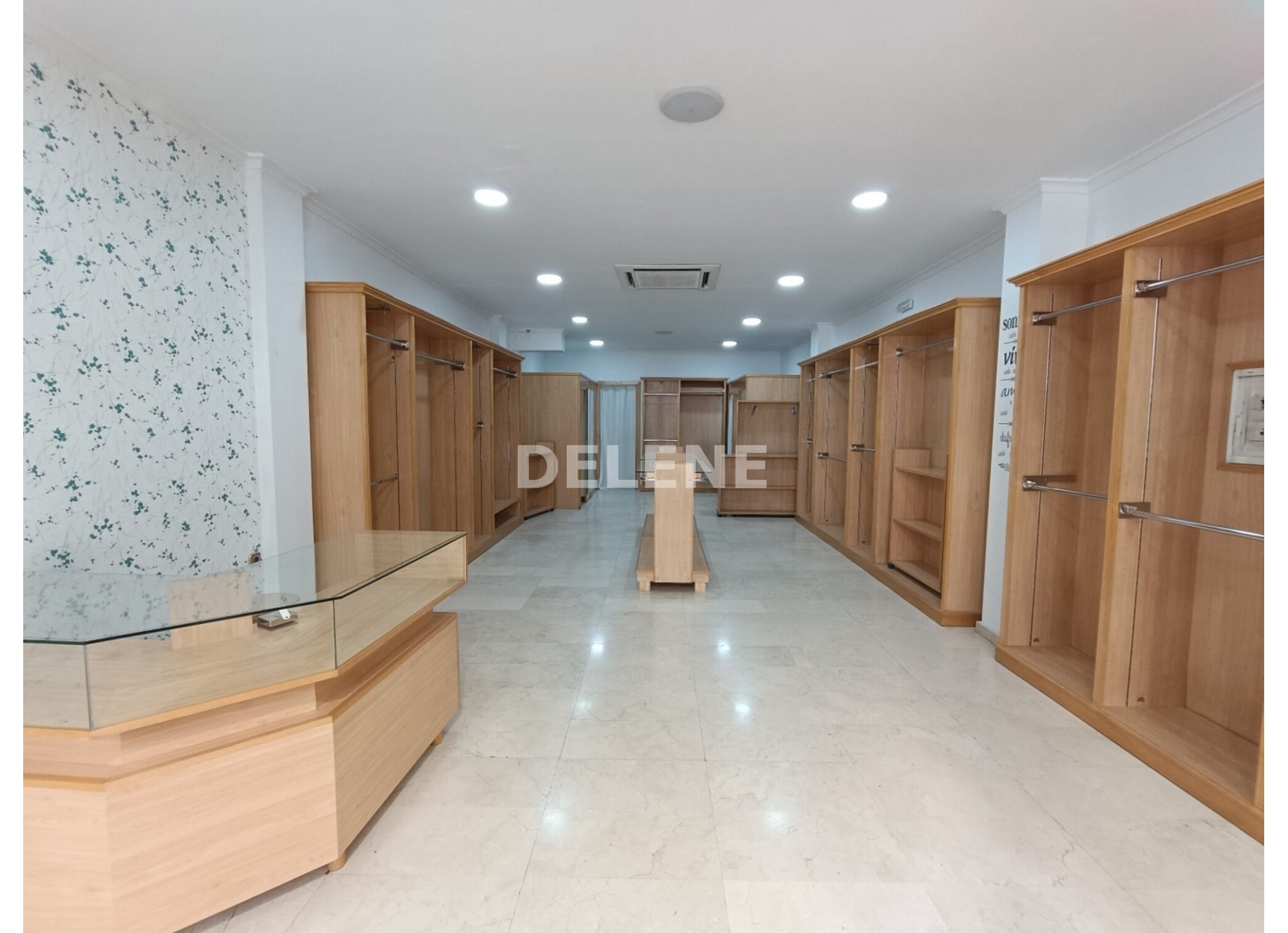 3032 LOCAL EN ZONA LOPEZ DEL ORO