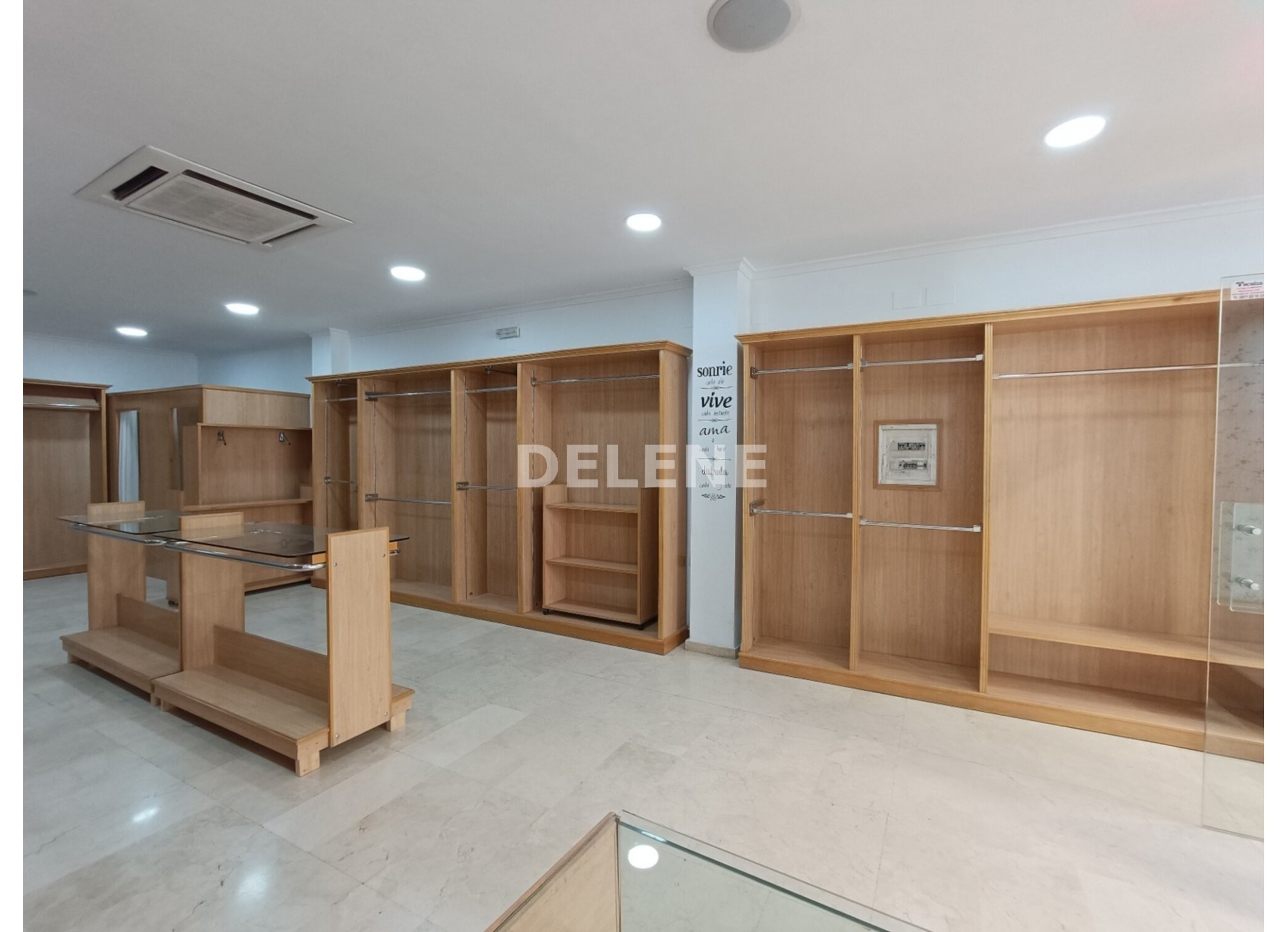 3032 LOCAL EN ZONA LOPEZ DEL ORO