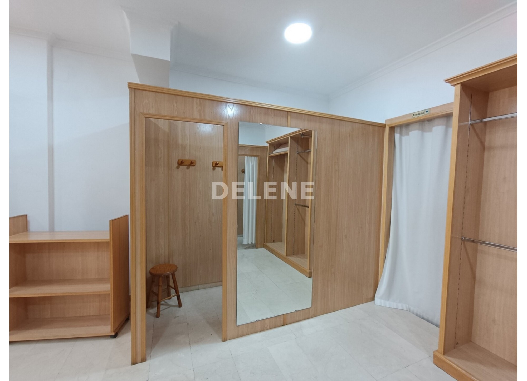 3032 LOCAL EN ZONA LOPEZ DEL ORO