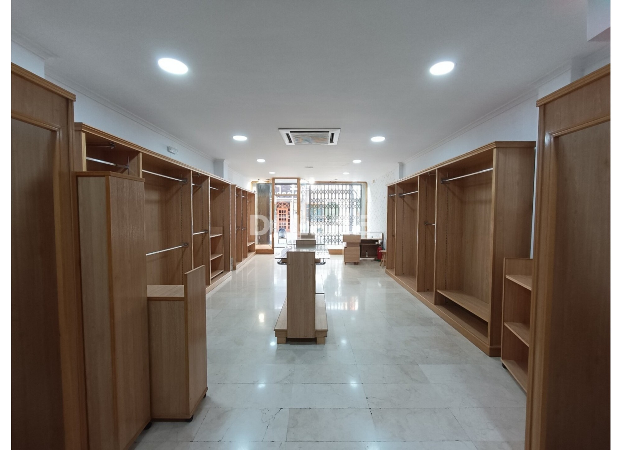 3032 LOCAL EN ZONA LOPEZ DEL ORO