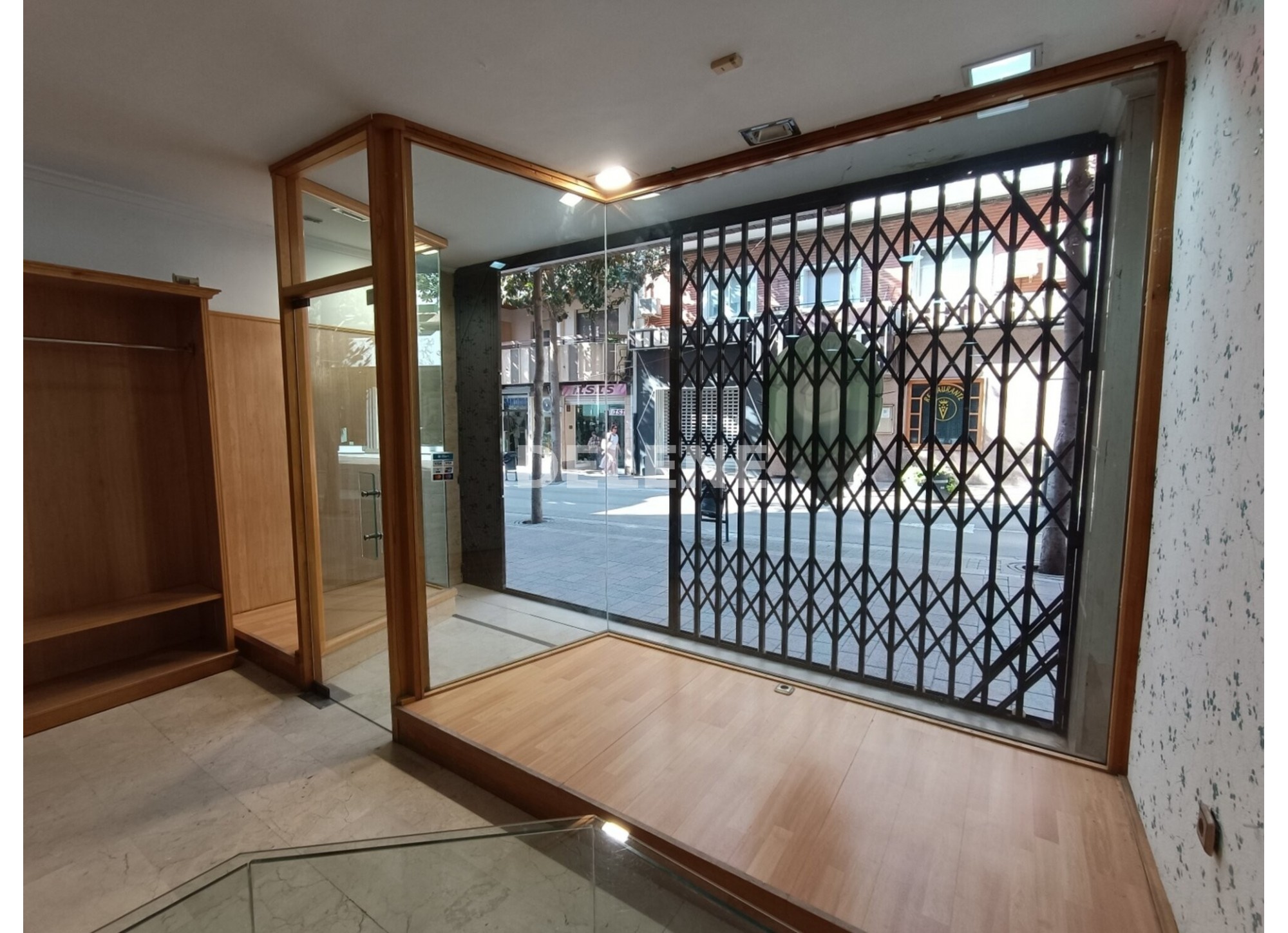 3032 LOCAL EN ZONA LOPEZ DEL ORO