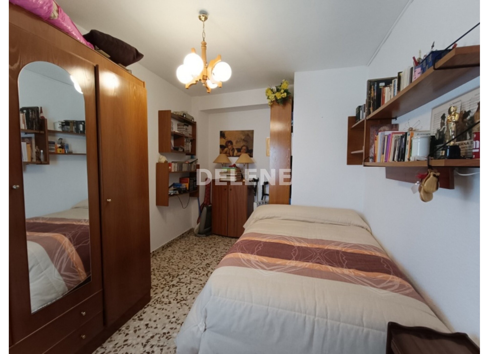 3038 CASA DE DOS PLANTAS CON TERRAZA, ZONA
