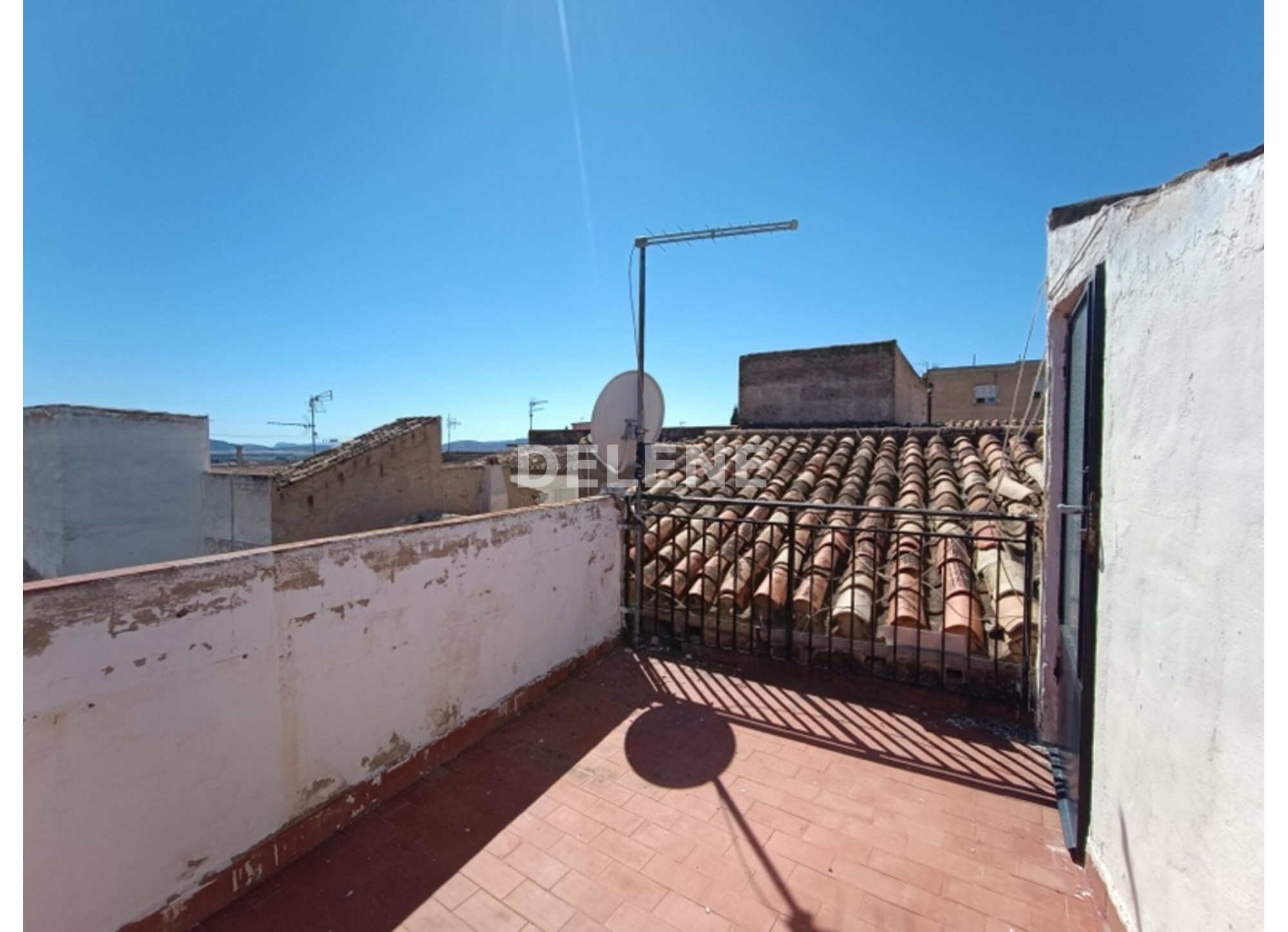3038 CASA DE DOS PLANTAS CON TERRAZA, ZONA