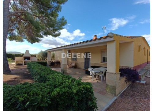 3041 FINCA CON CASA, TERRENO DE CULTIVO Y CUADRAS DE 79.812 M2, TOBARR