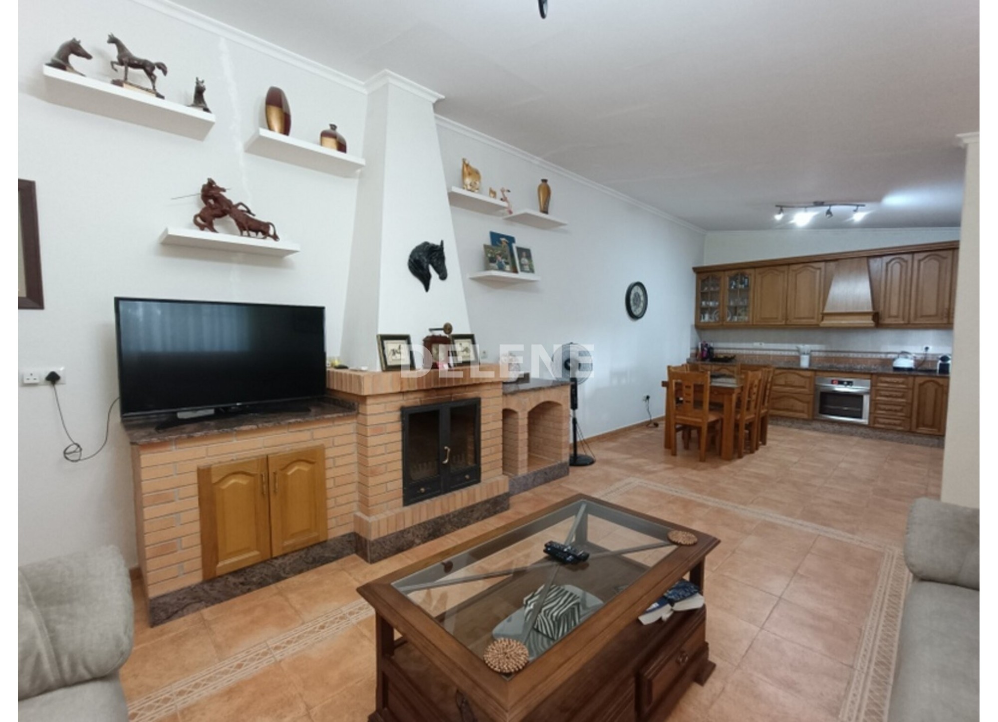 3041 FINCA CON CASA, TERRENO DE CULTIVO Y CUADRAS DE 79.812 M2, TOBARR