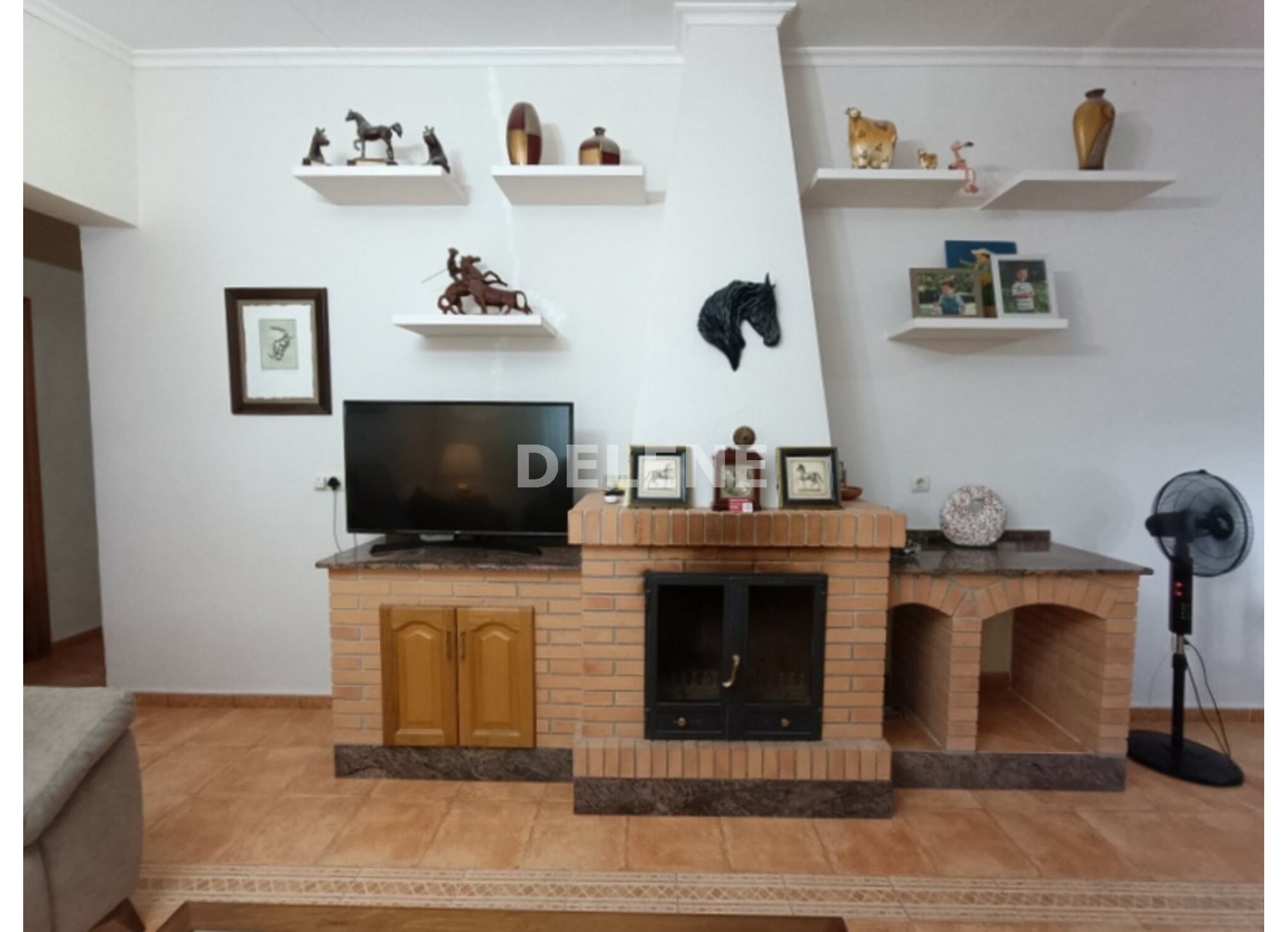 3041 FINCA CON CASA, TERRENO DE CULTIVO Y CUADRAS DE 79.812 M2, TOBARR
