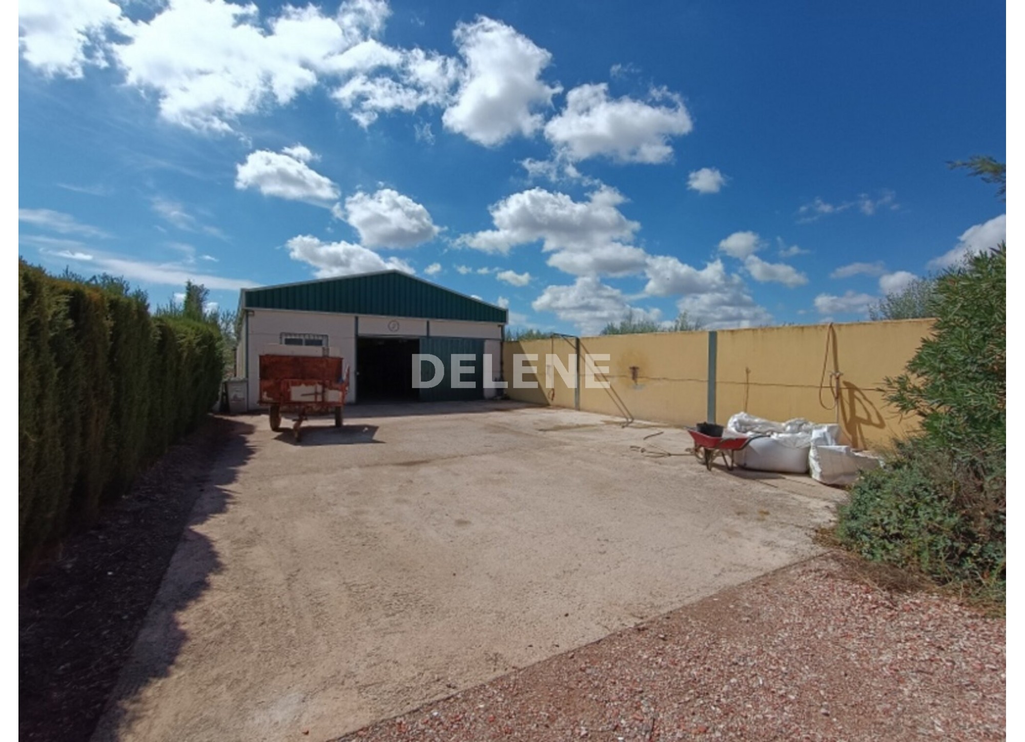 3041 FINCA CON CASA, TERRENO DE CULTIVO Y CUADRAS DE 79.812 M2, TOBARR