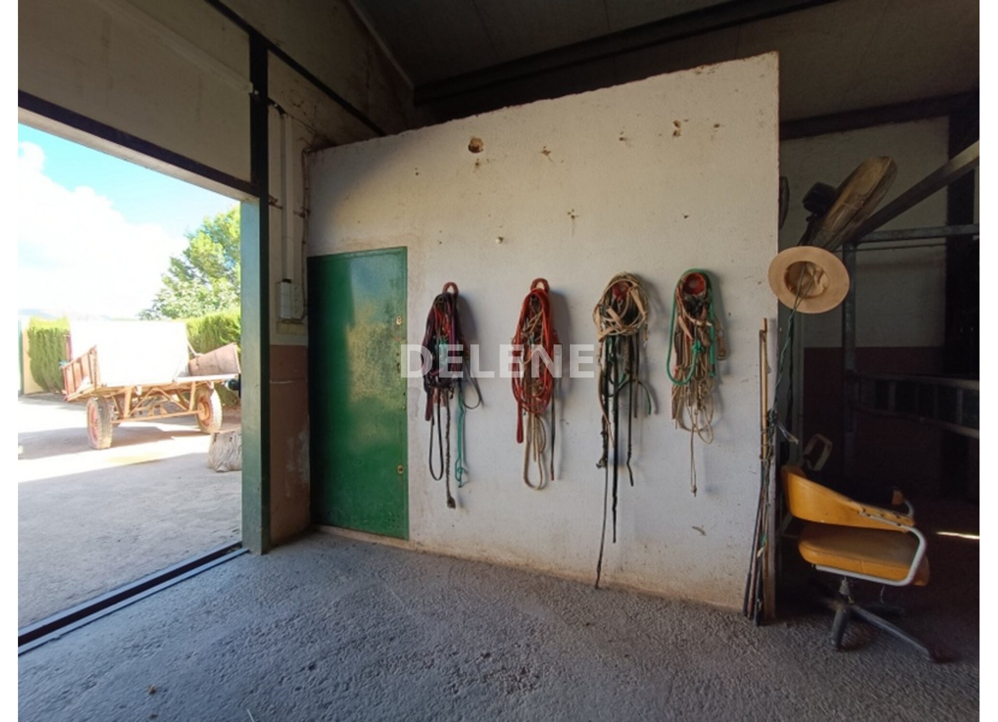 3041 FINCA CON CASA, TERRENO DE CULTIVO Y CUADRAS DE 79.812 M2, TOBARR