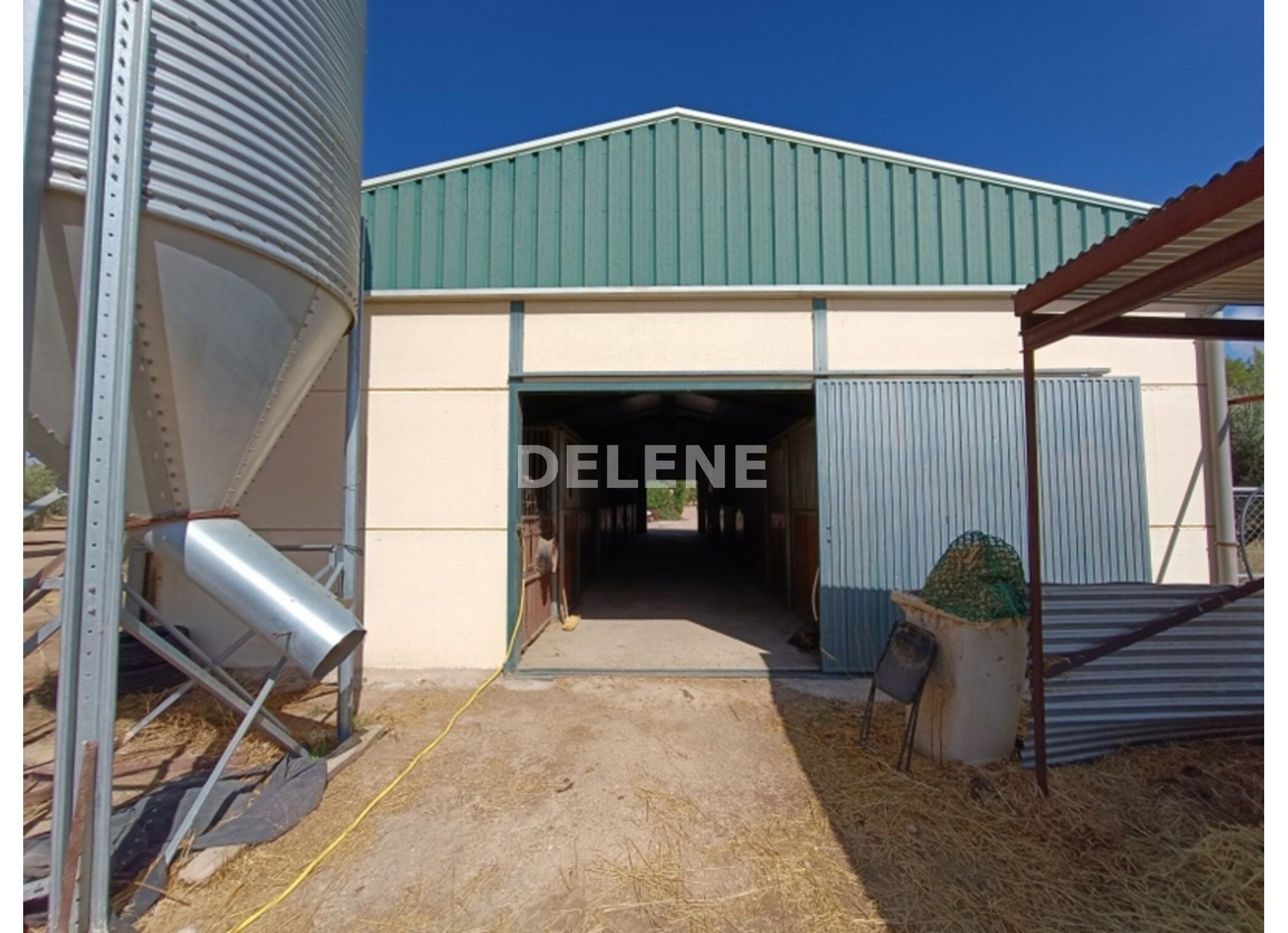 3041 FINCA CON CASA, TERRENO DE CULTIVO Y CUADRAS DE 79.812 M2, TOBARR