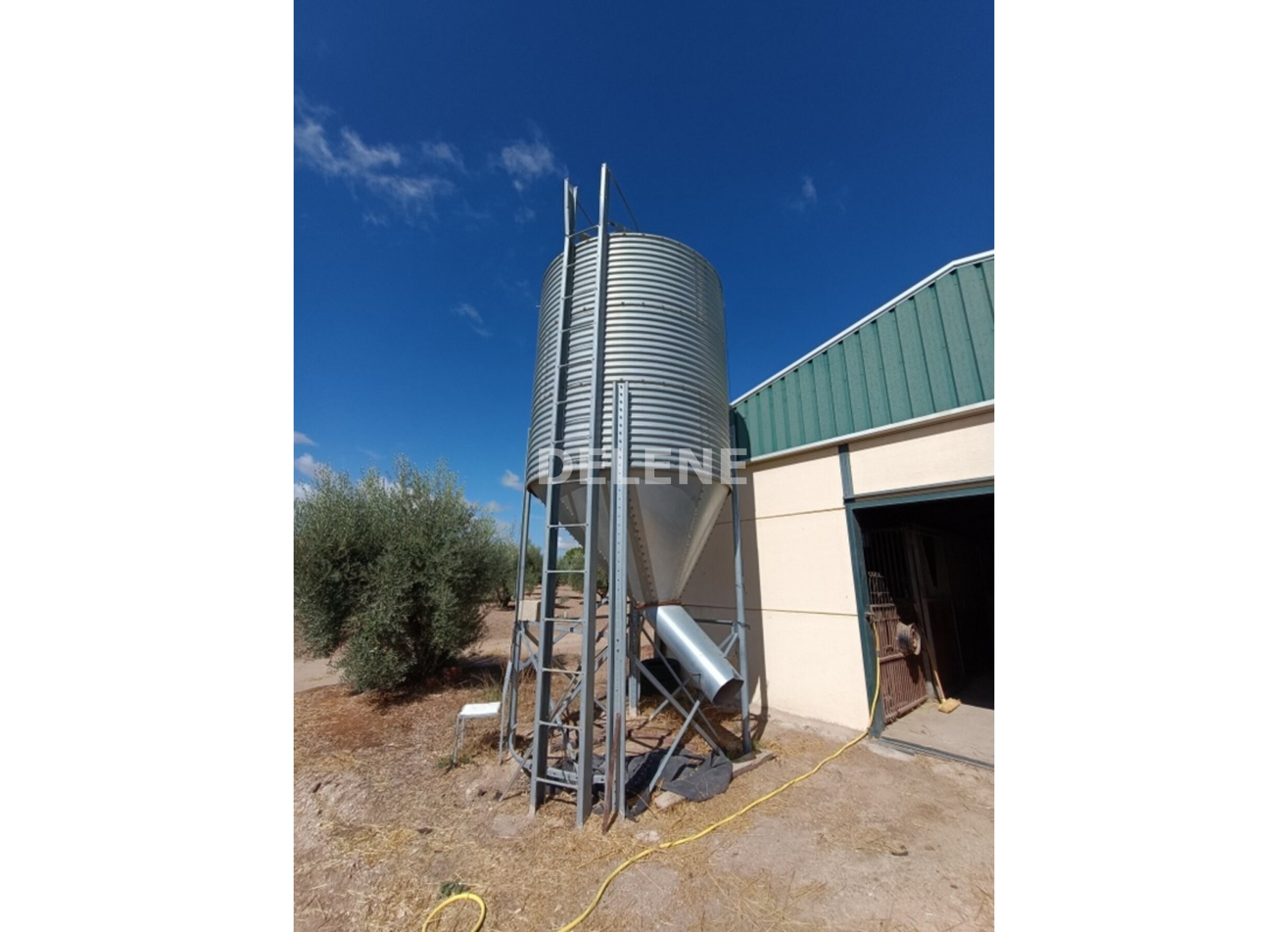 3041 FINCA CON CASA, TERRENO DE CULTIVO Y CUADRAS DE 79.812 M2, TOBARR