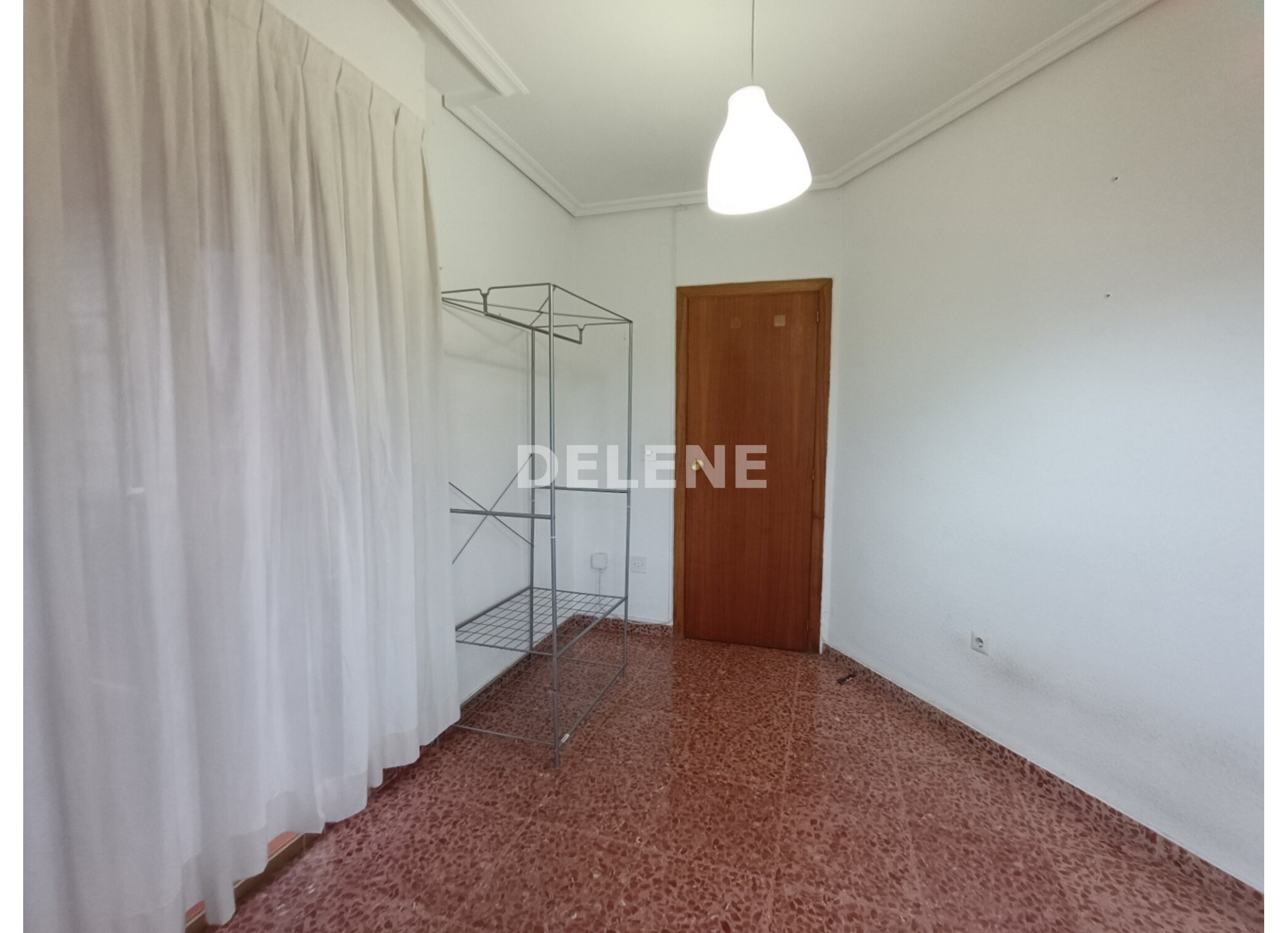 3043 PISO CON BALCON, ZONA AVDA CONSTITUCIÓN