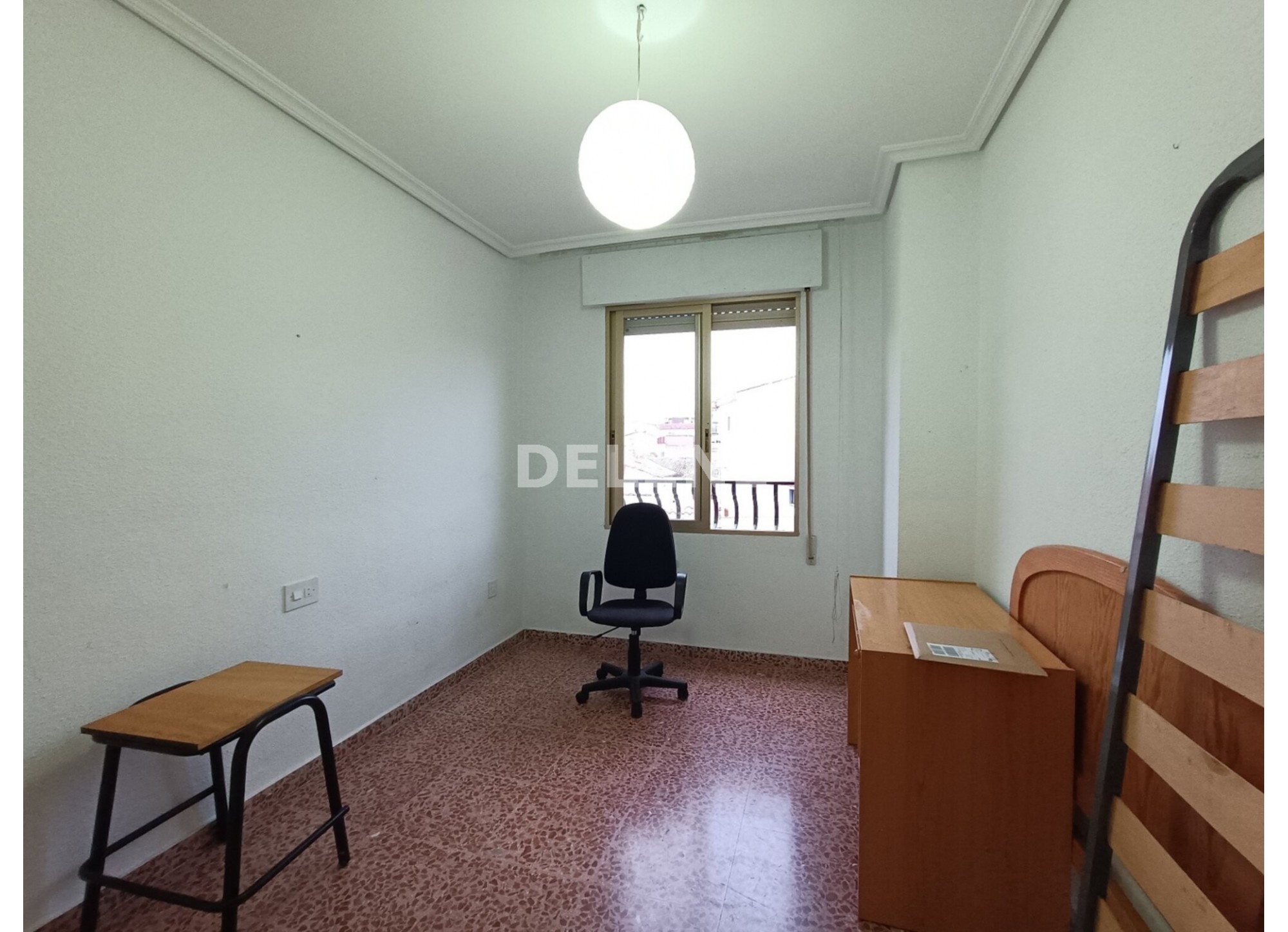 3043 PISO CON BALCON, ZONA AVDA CONSTITUCIÓN