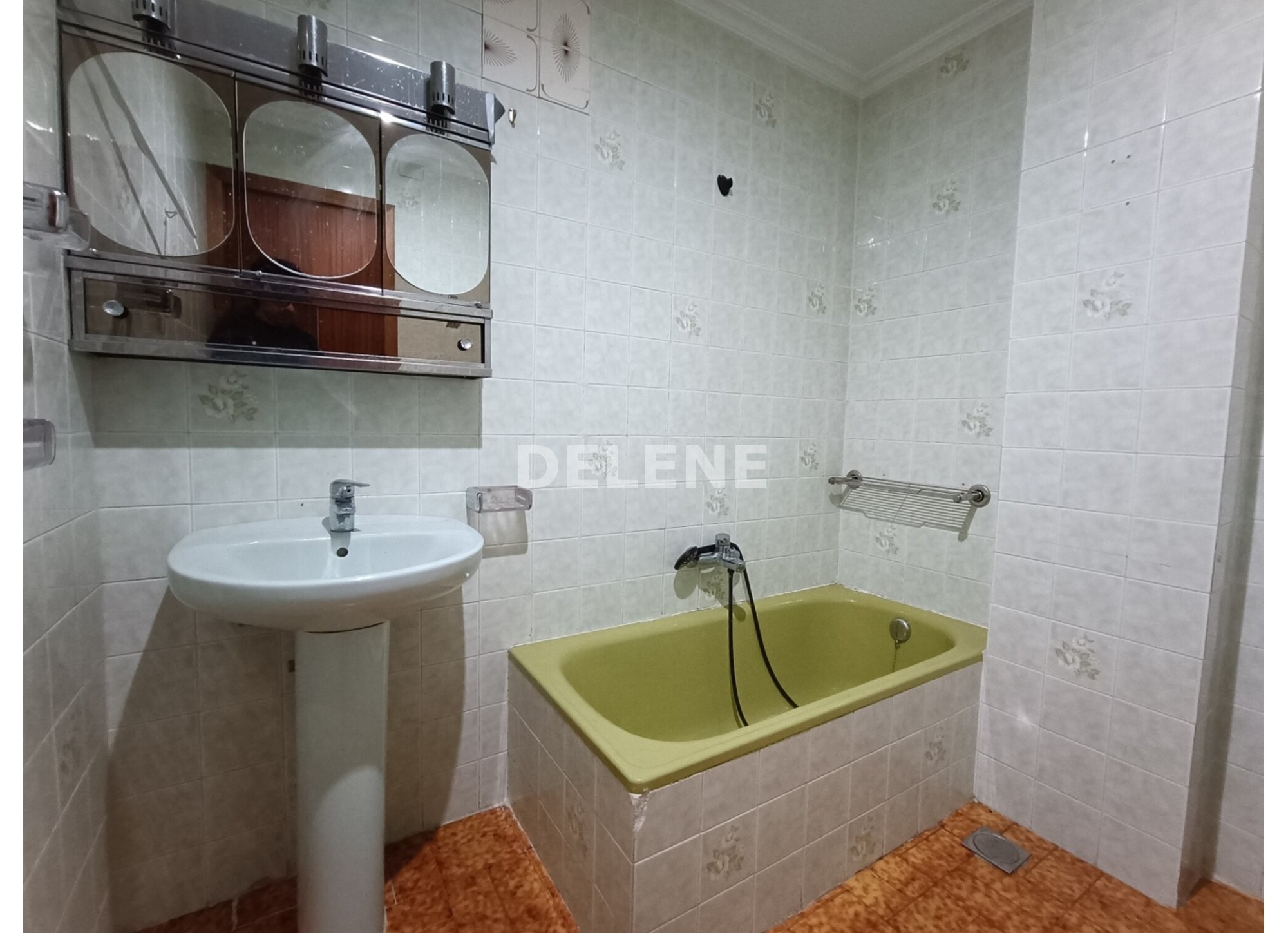 3043 PISO CON BALCON, ZONA AVDA CONSTITUCIÓN