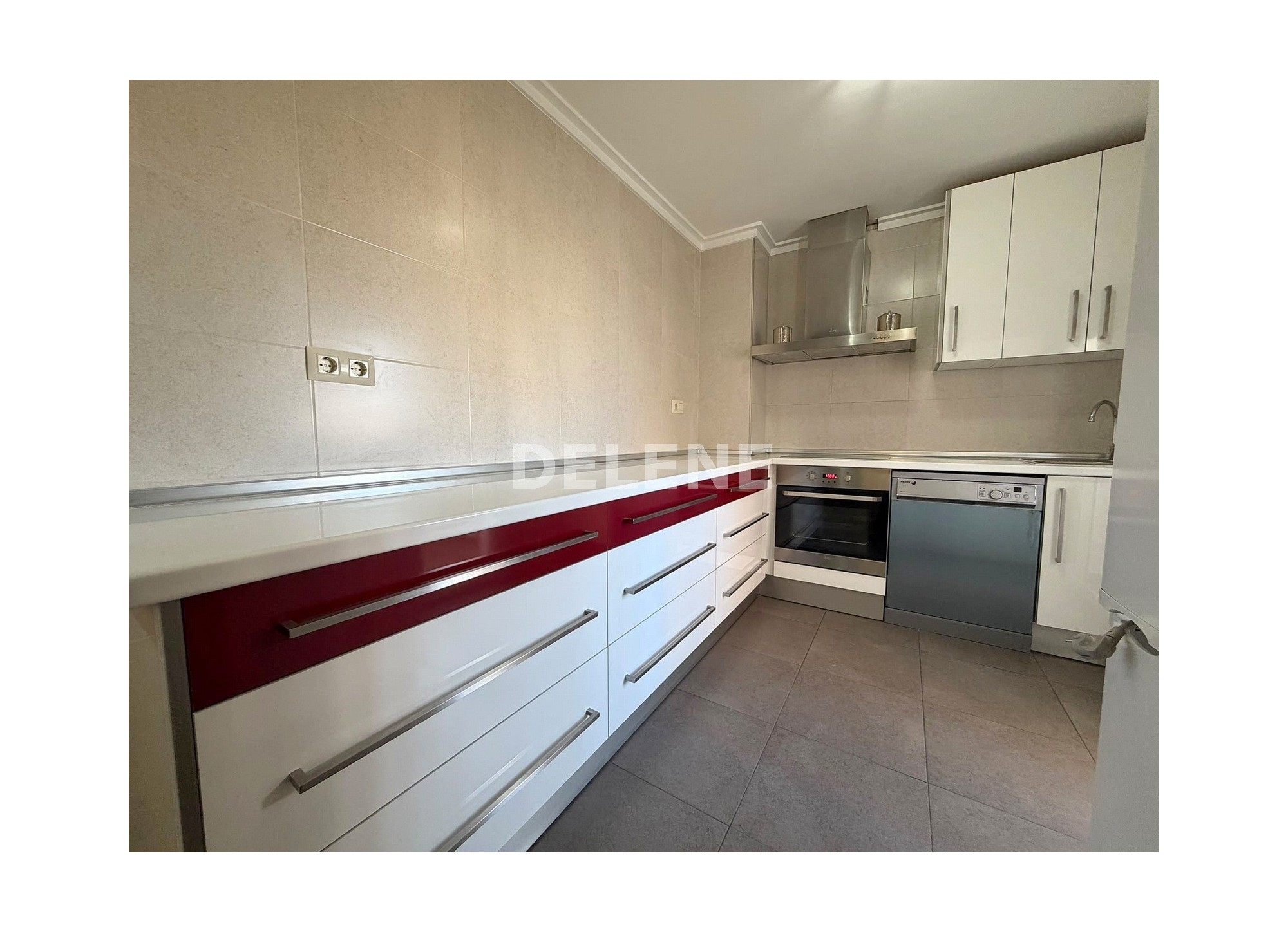3045 PISO CON GARAJE BALCÓN, ZONA GRANVÍA