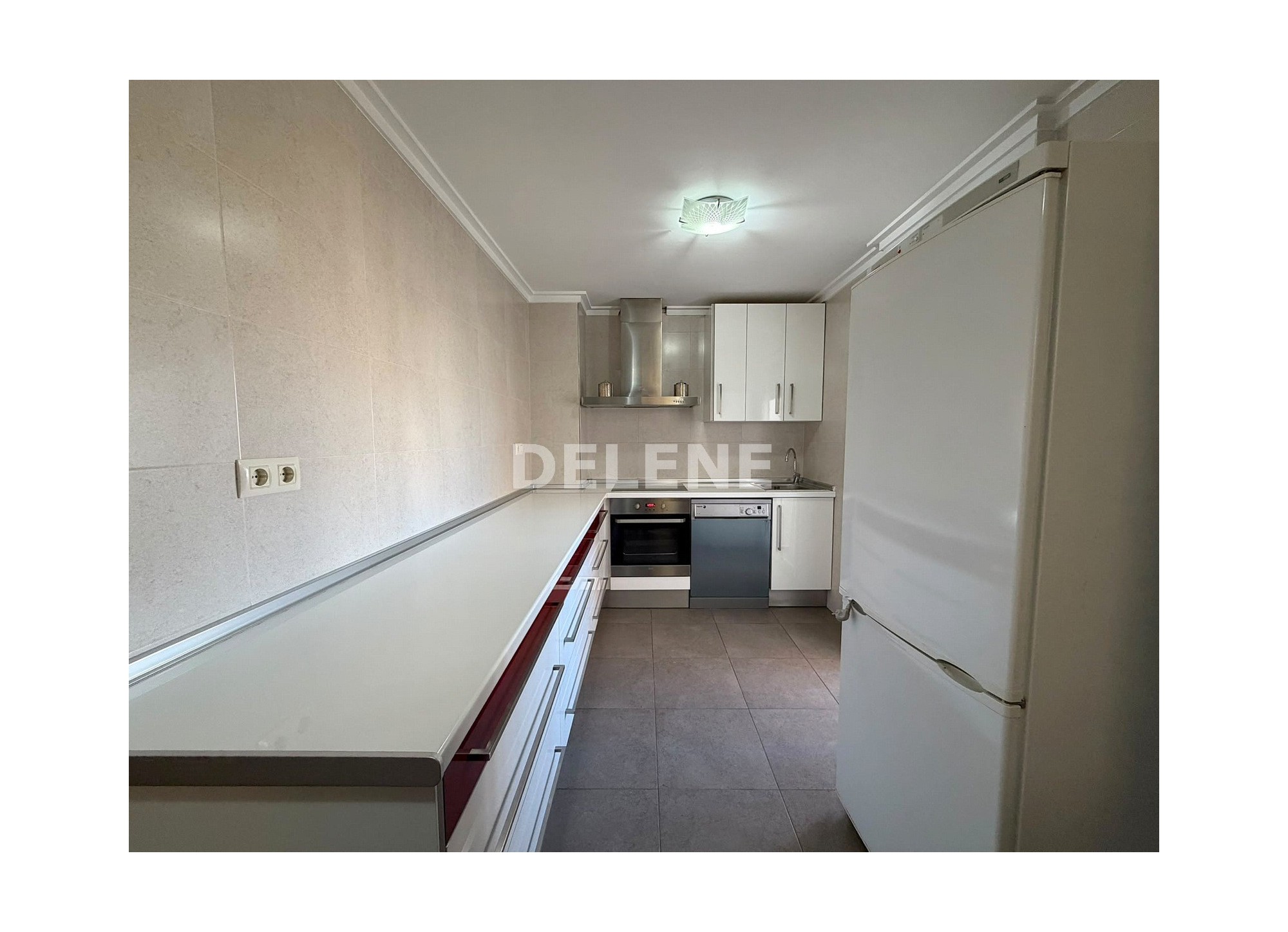 3045 PISO CON GARAJE BALCÓN, ZONA GRANVÍA