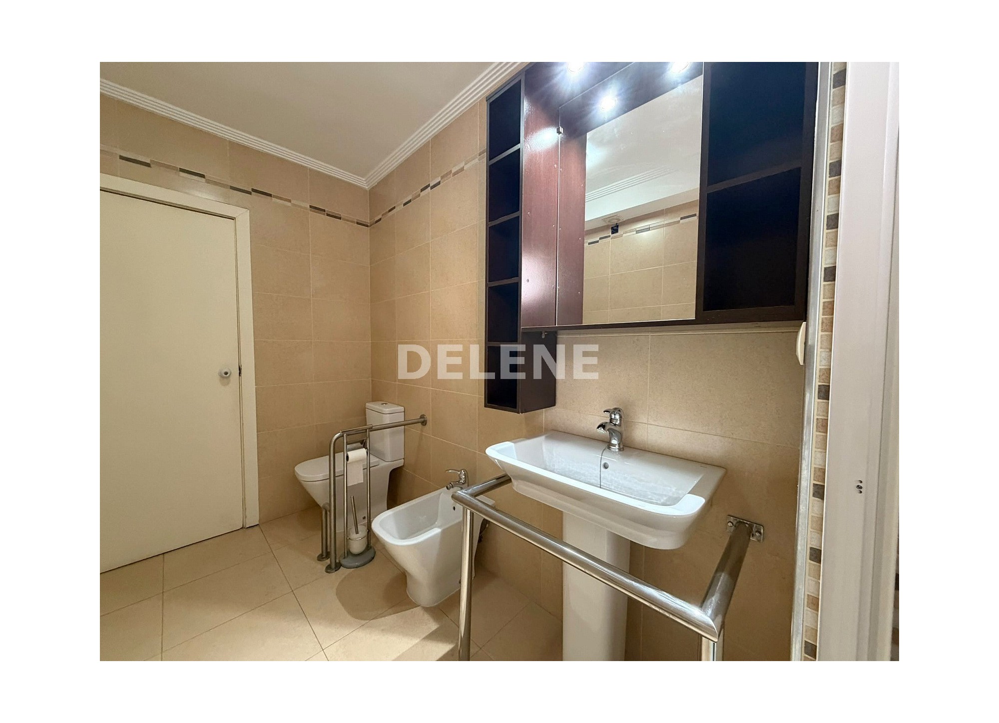 3045 PISO CON GARAJE BALCÓN, ZONA GRANVÍA