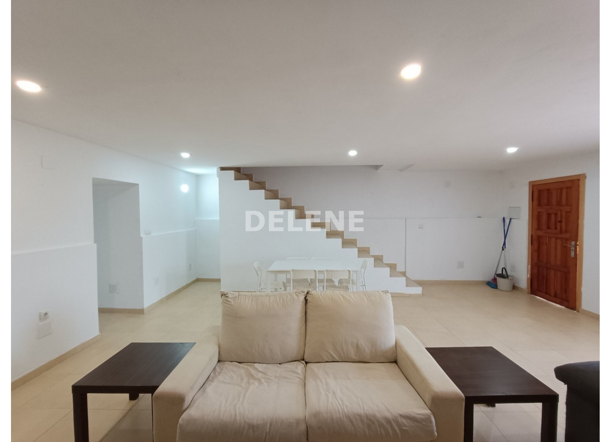 3050 CASA CON PISCINA EN ISSO