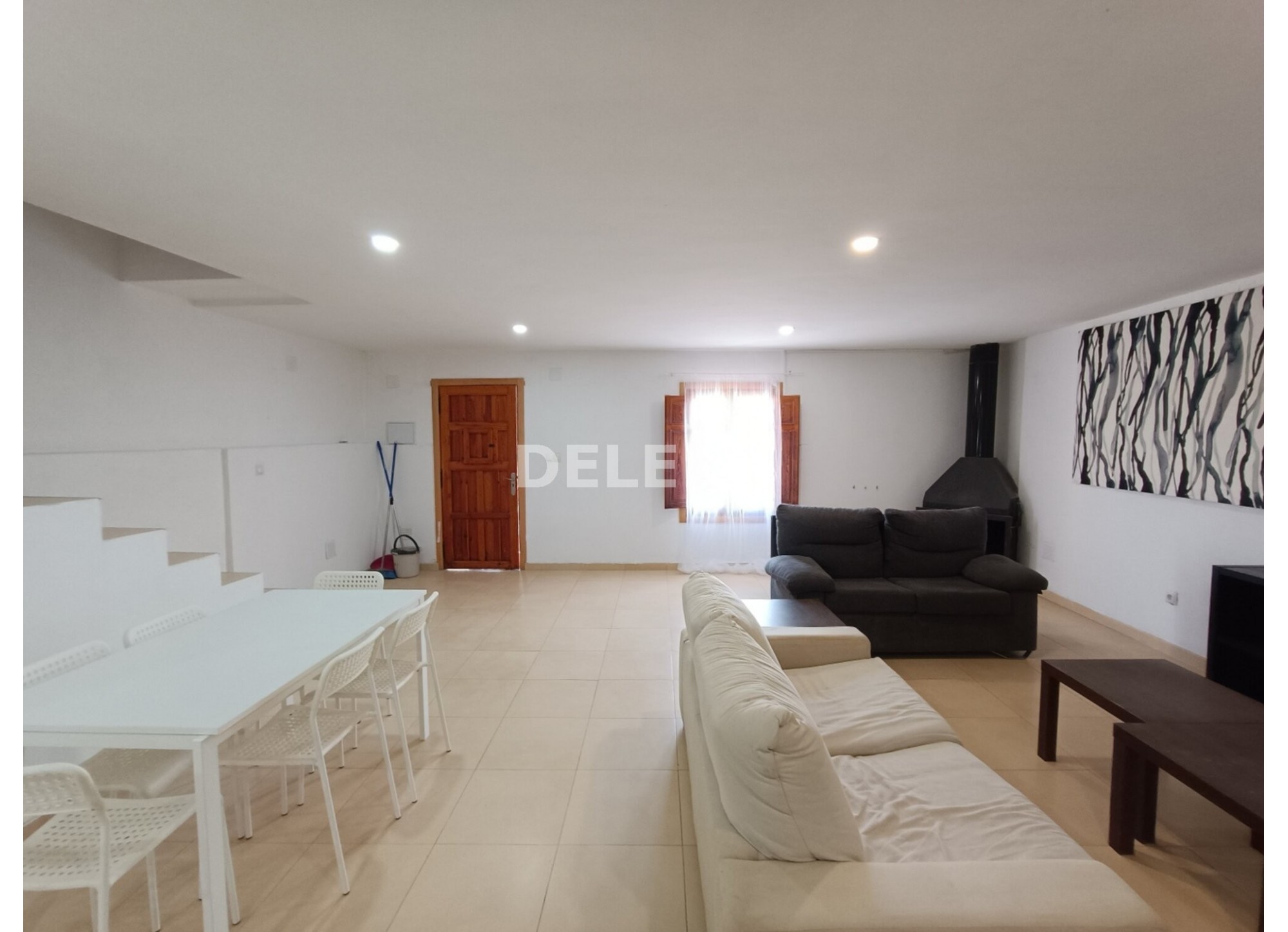 3050 CASA CON PISCINA EN ISSO