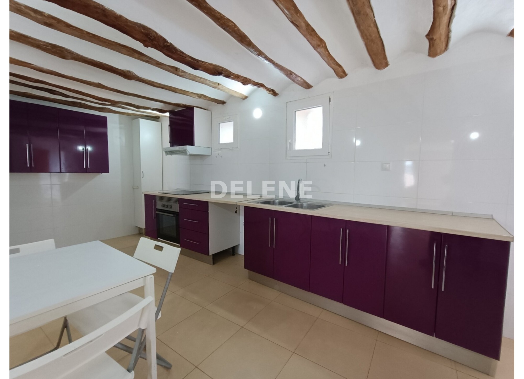 3050 CASA CON PISCINA EN ISSO